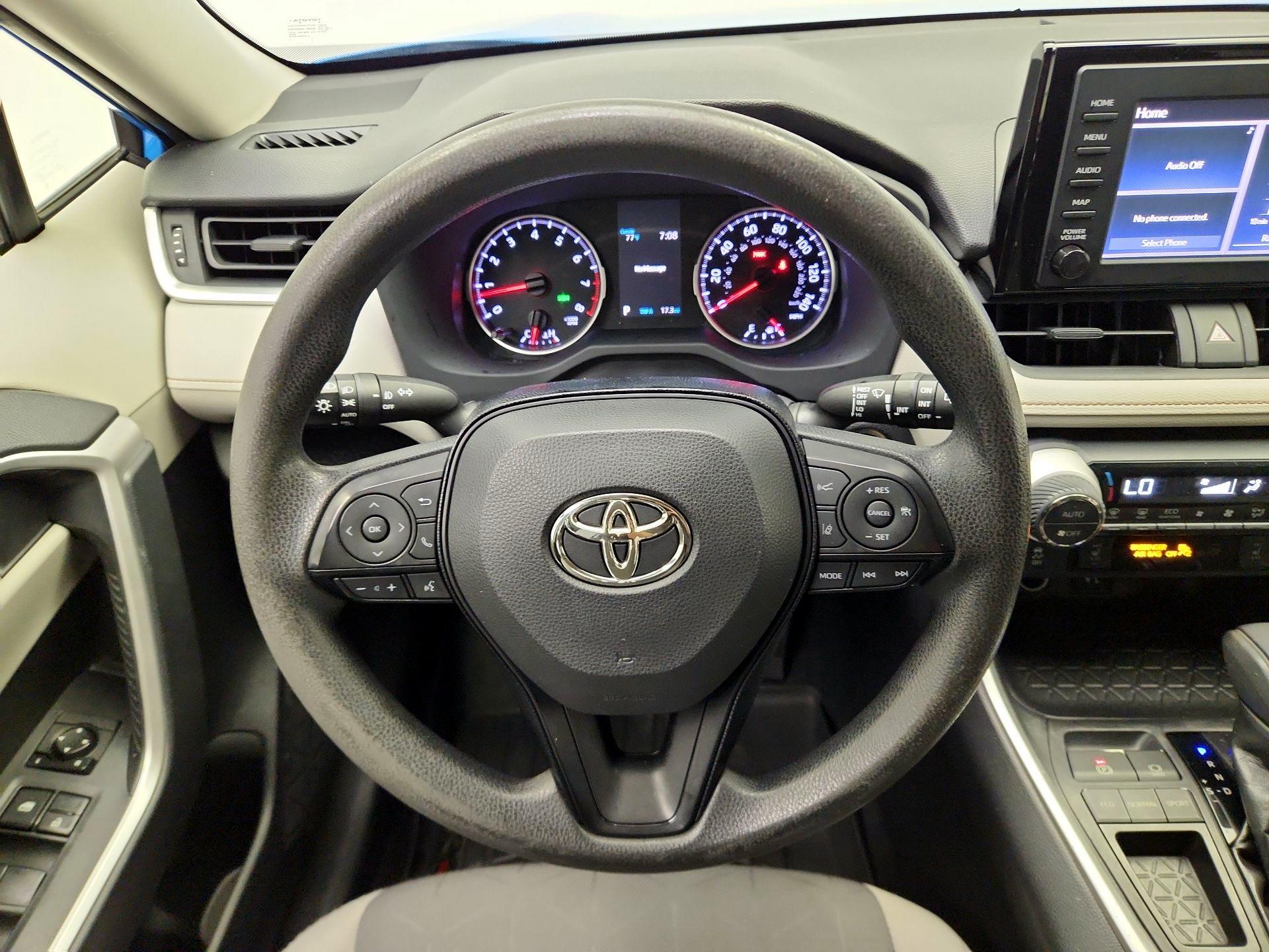 Thumbnail: 2019 Toyota RAV4 - 10