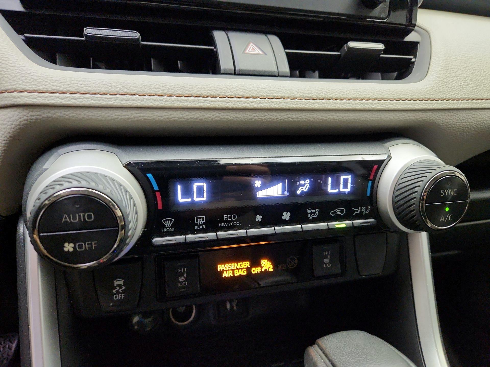 Thumbnail: 2019 Toyota RAV4 - 16