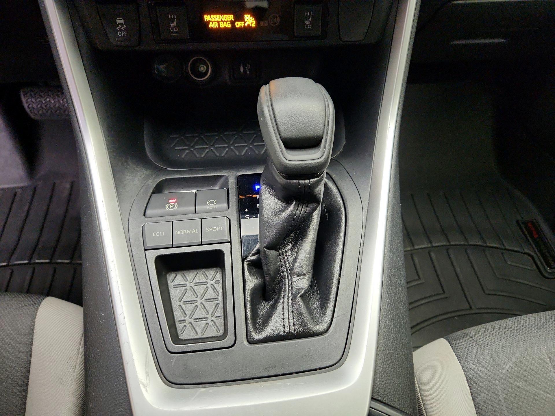 Thumbnail: 2019 Toyota RAV4 - 17