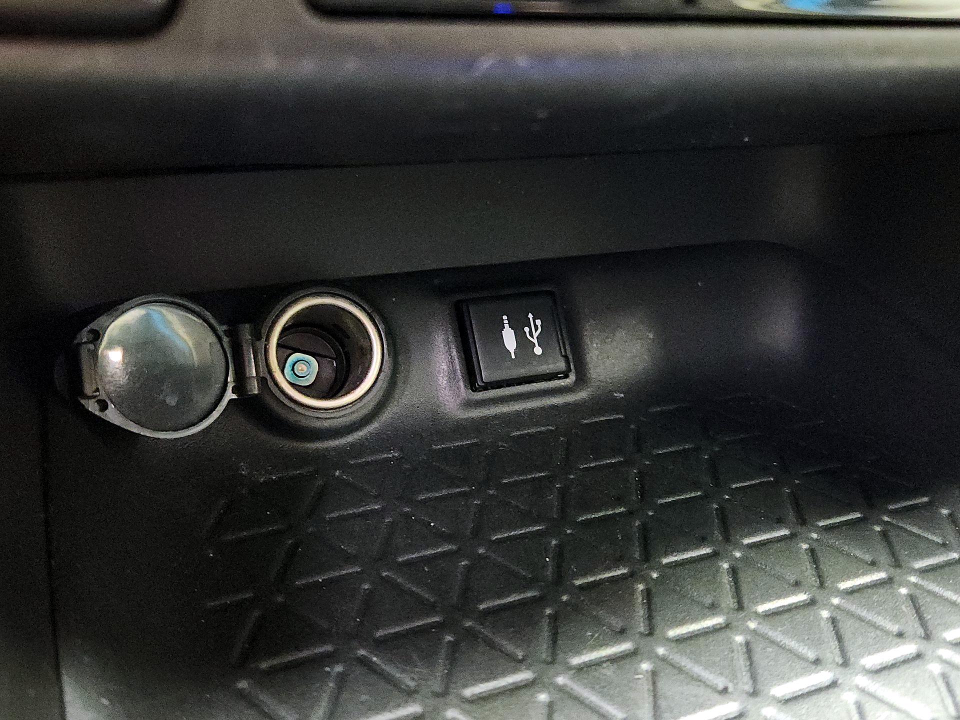 Thumbnail: 2019 Toyota RAV4 - 18