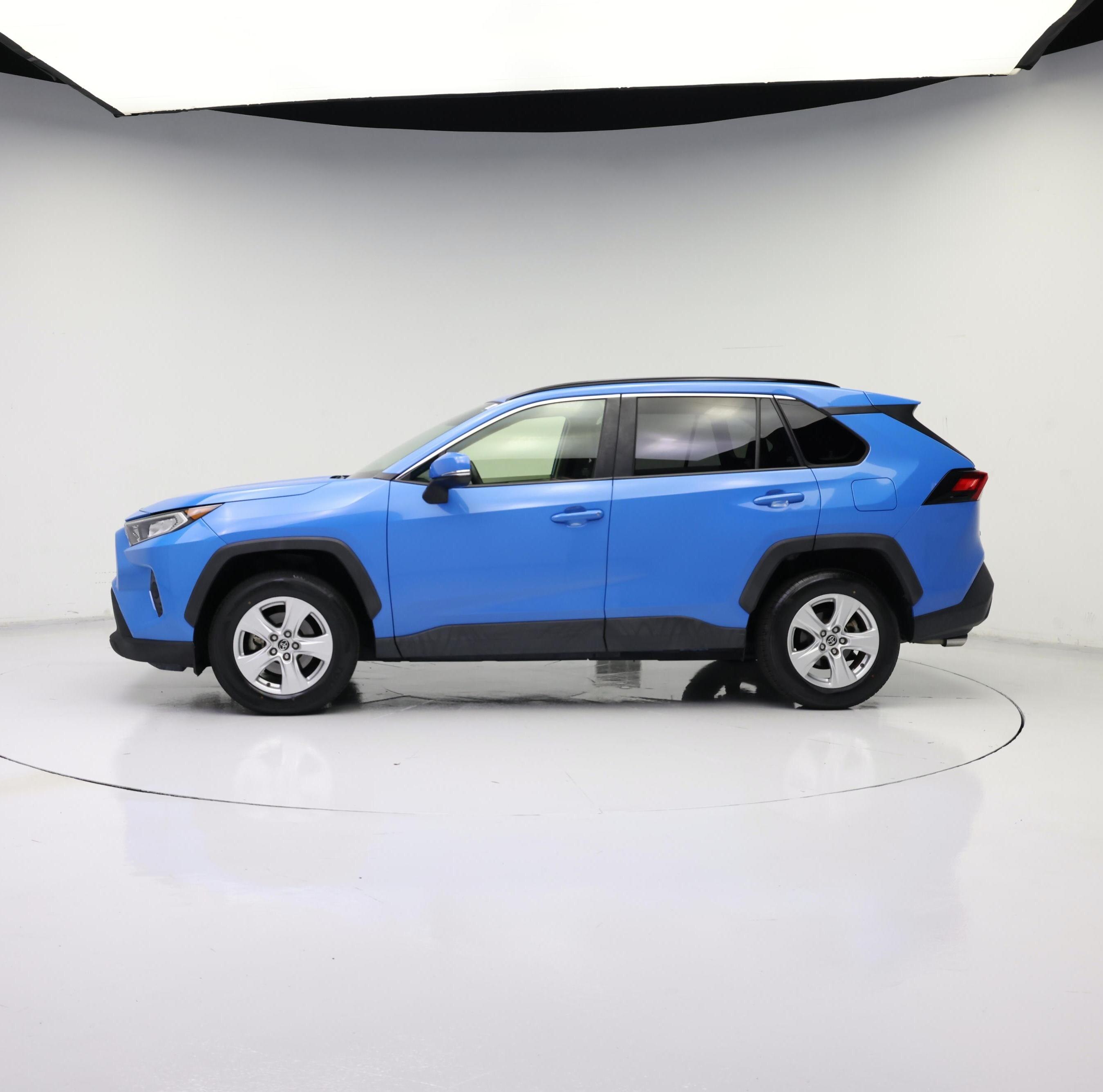 Thumbnail: 2019 Toyota RAV4 - 3