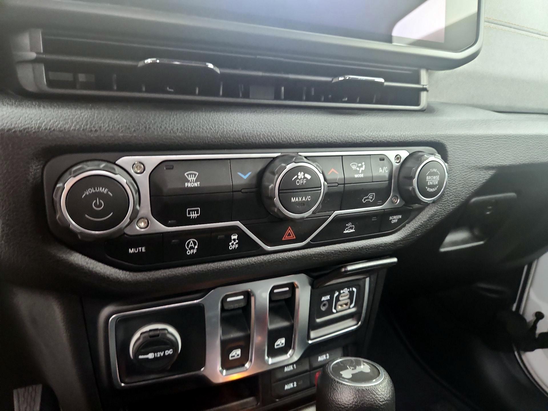 Thumbnail: 2024 Jeep Wrangler - 16