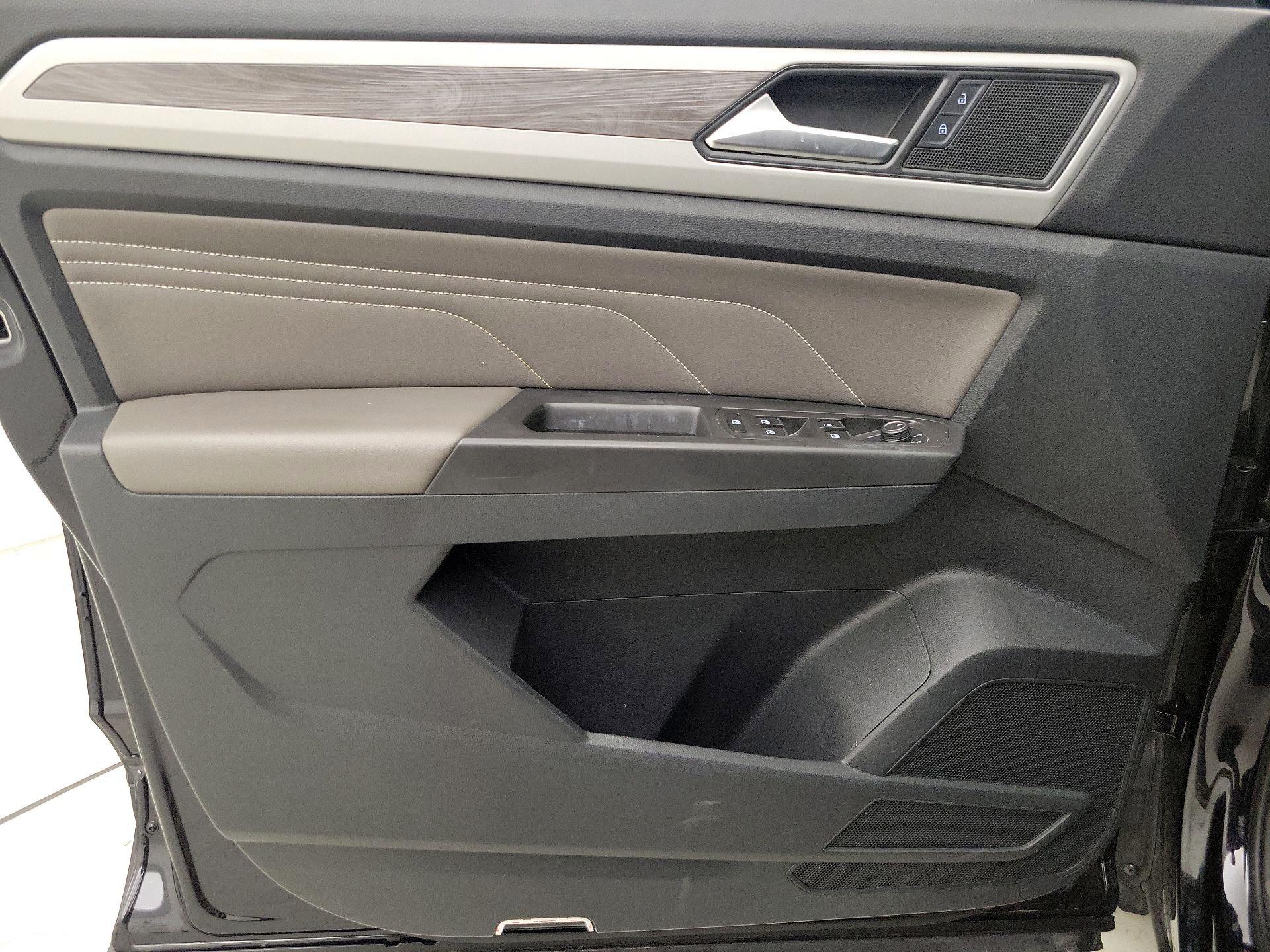 Thumbnail: 2022 Volkswagen Atlas - 12