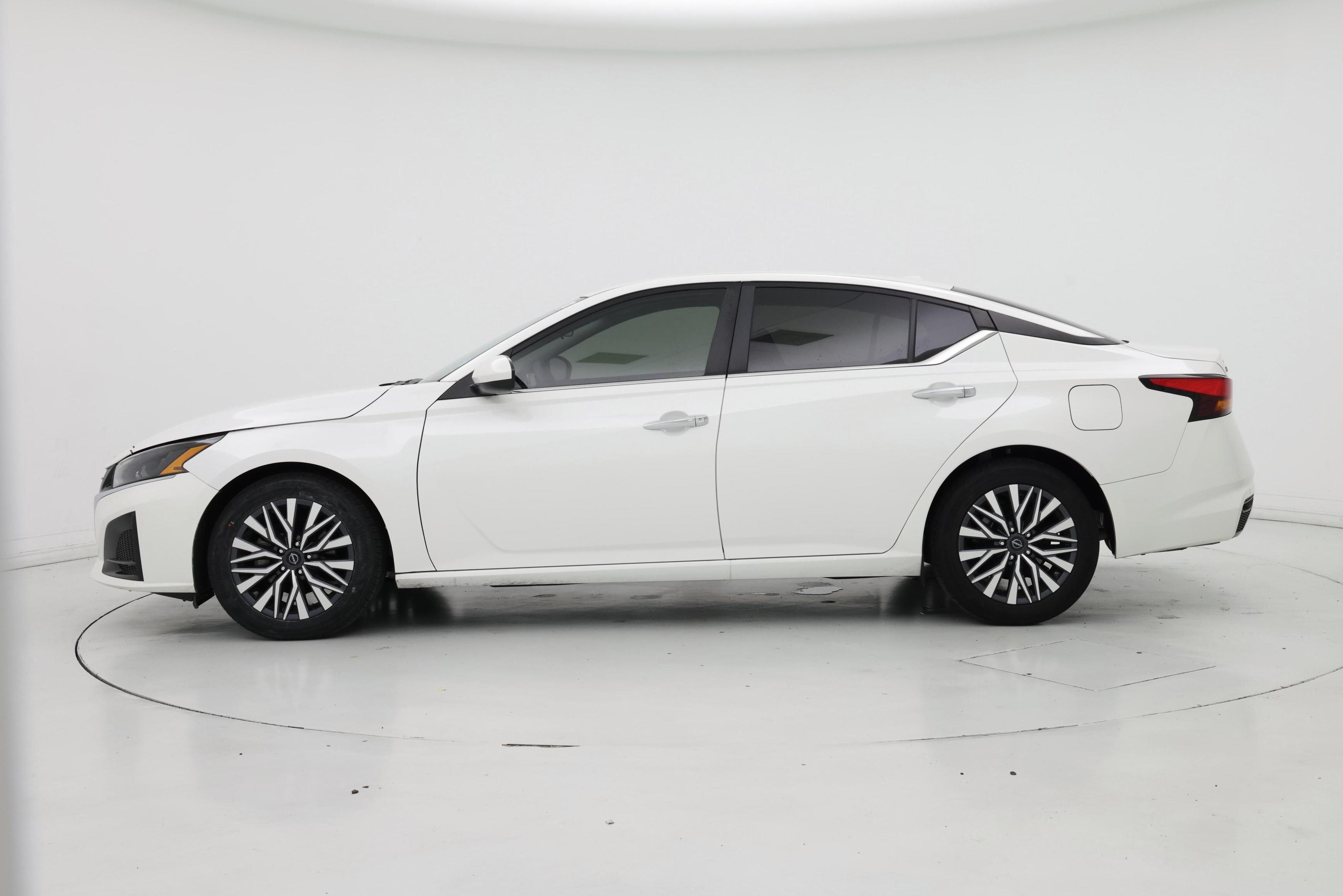 Thumbnail: 2023 Nissan Altima - 3