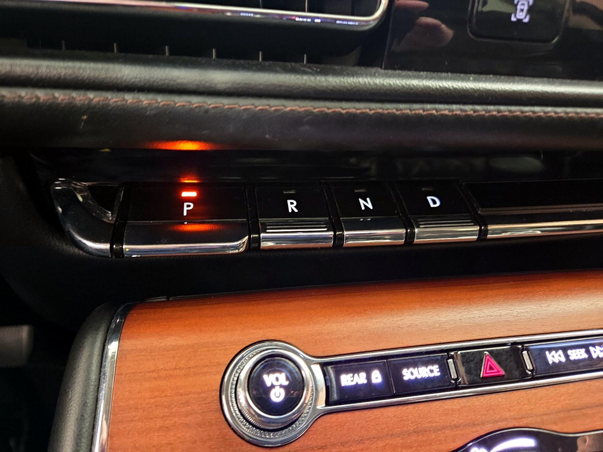 Thumbnail: 2020 Lincoln Aviator - 18