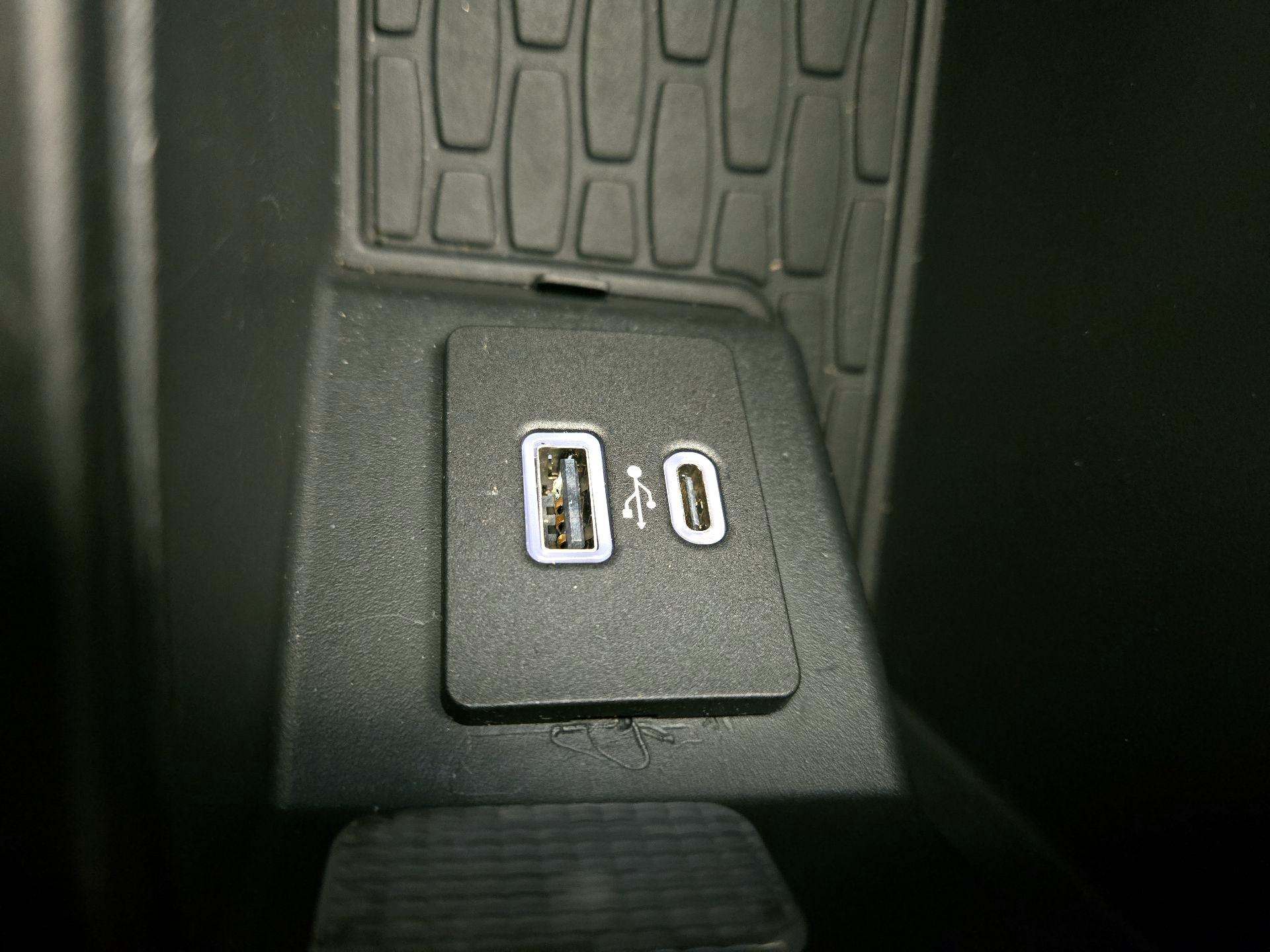 Thumbnail: 2020 Lincoln Aviator - 19