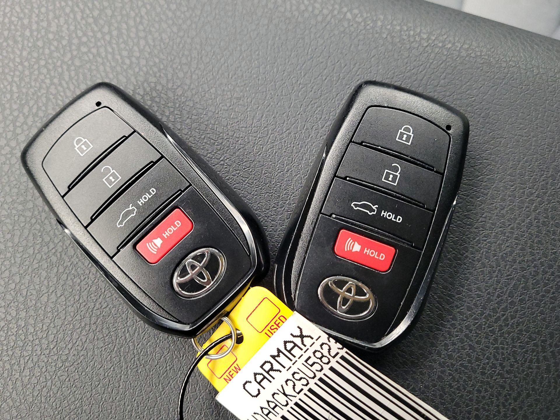 Thumbnail: 2025 Toyota Camry - 18