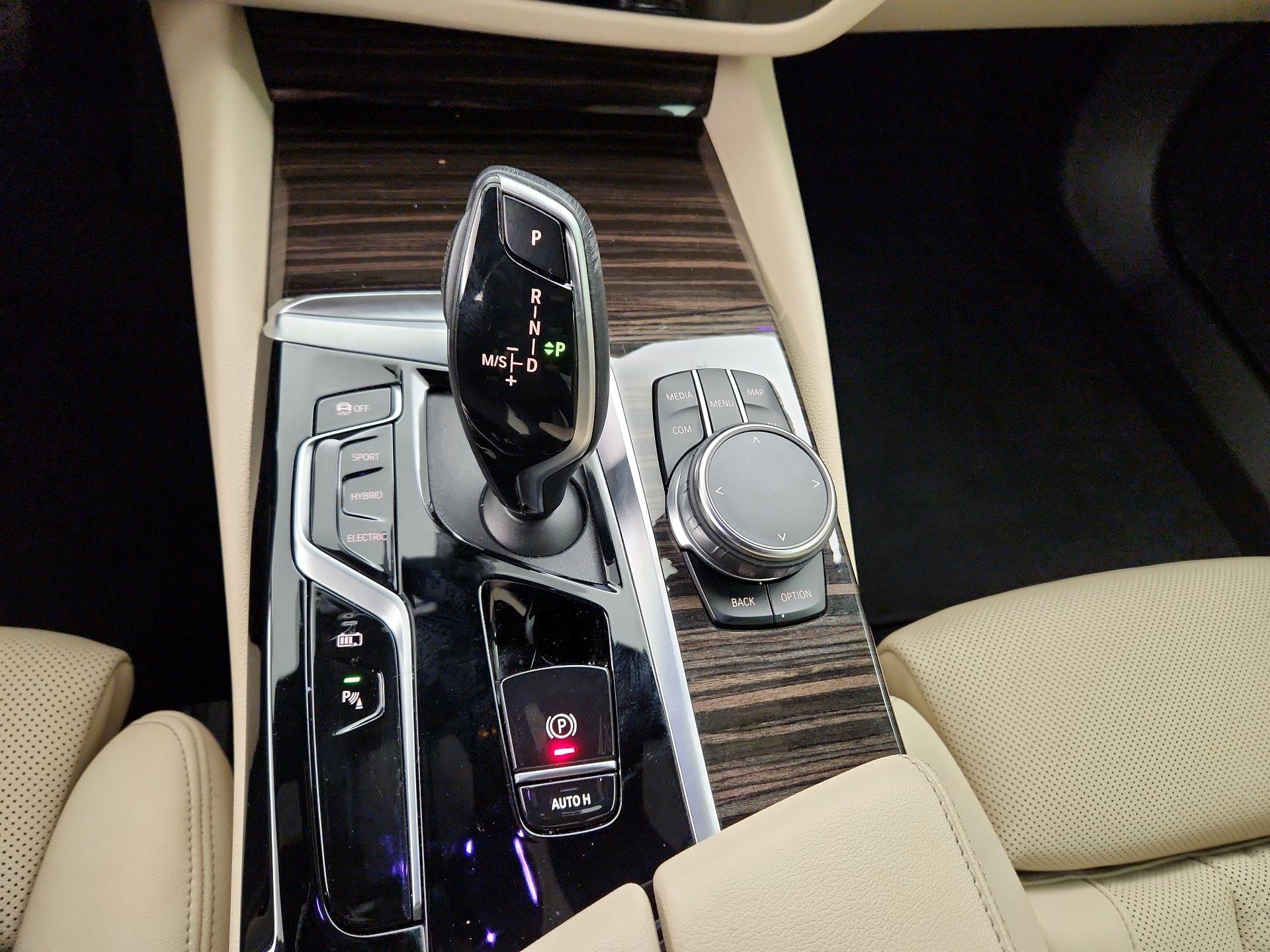 Thumbnail: 2023 BMW 5 Series - 18