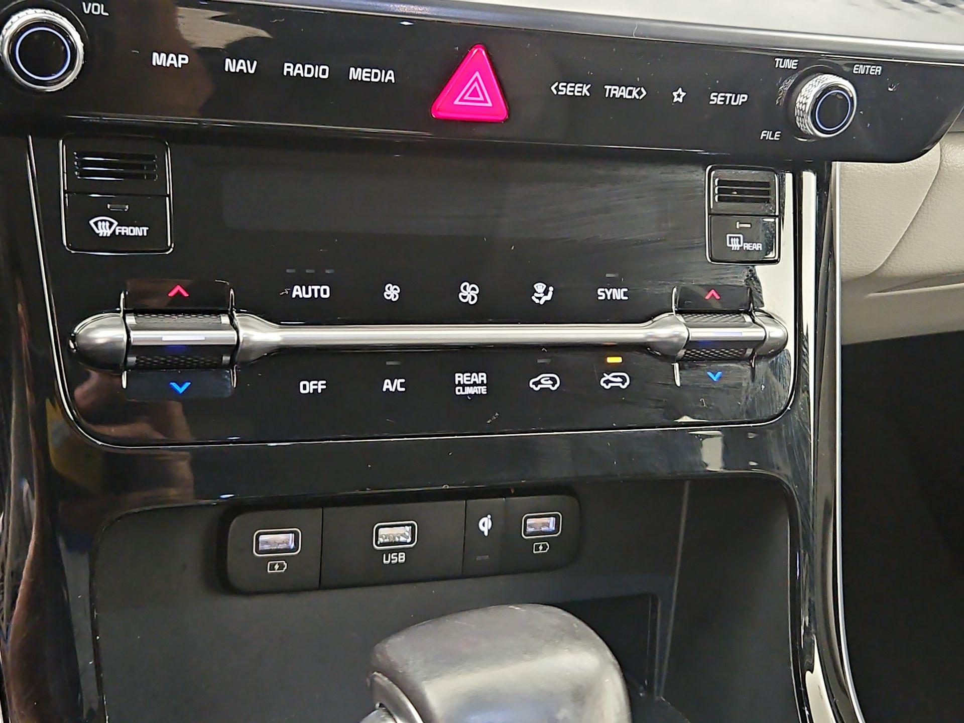 Thumbnail: 2024 Kia Carnival - 17