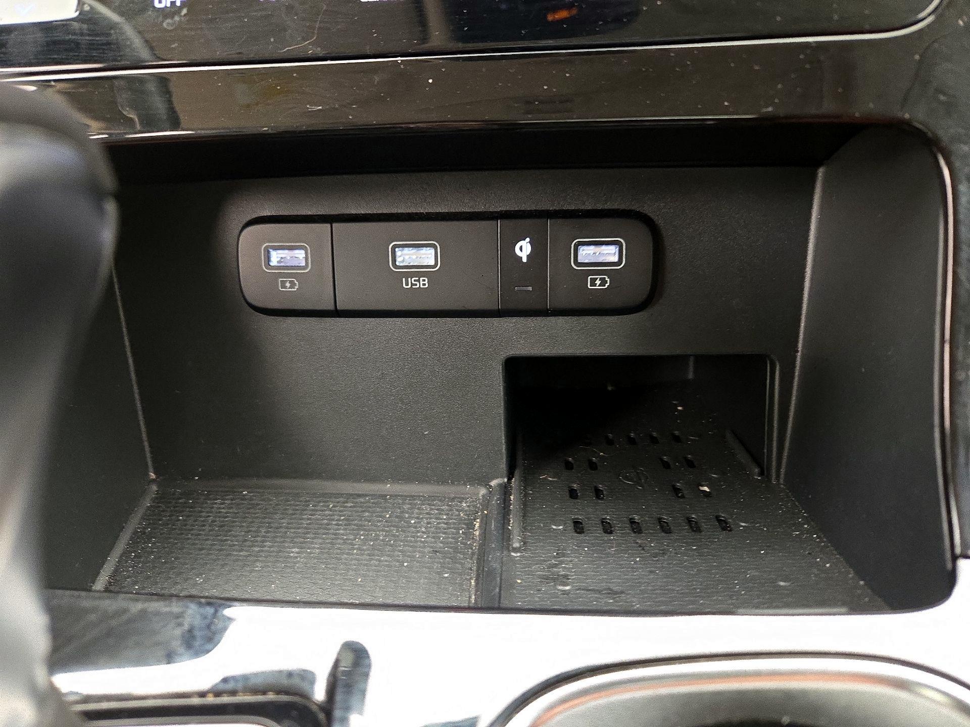 Thumbnail: 2024 Kia Carnival - 19