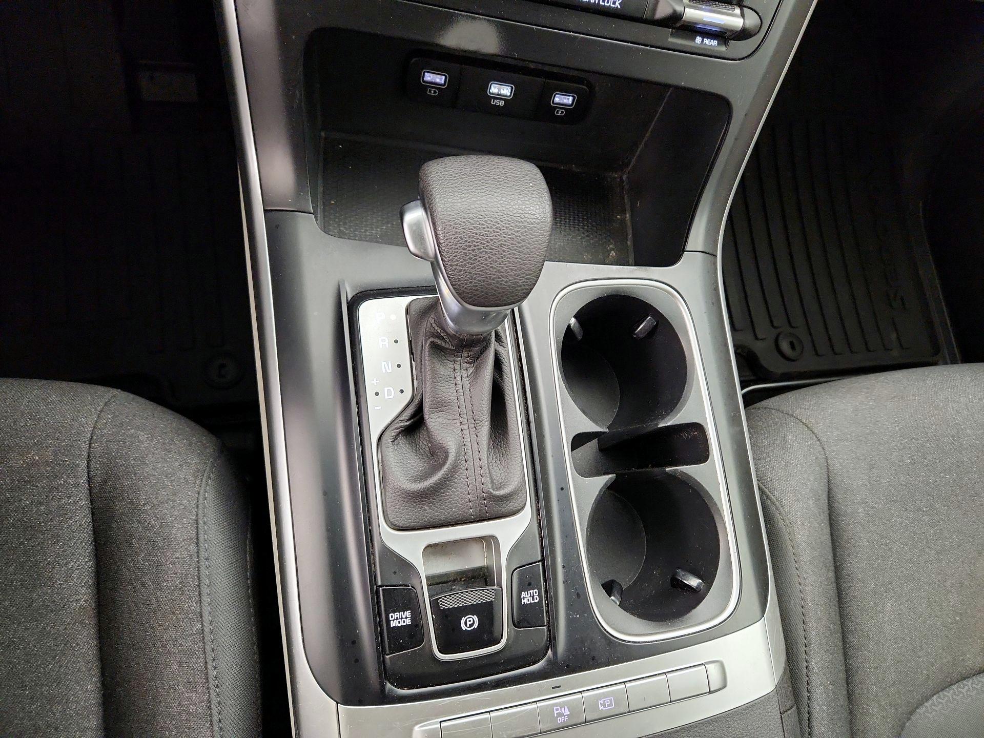 Thumbnail: 2022 Kia Carnival - 17