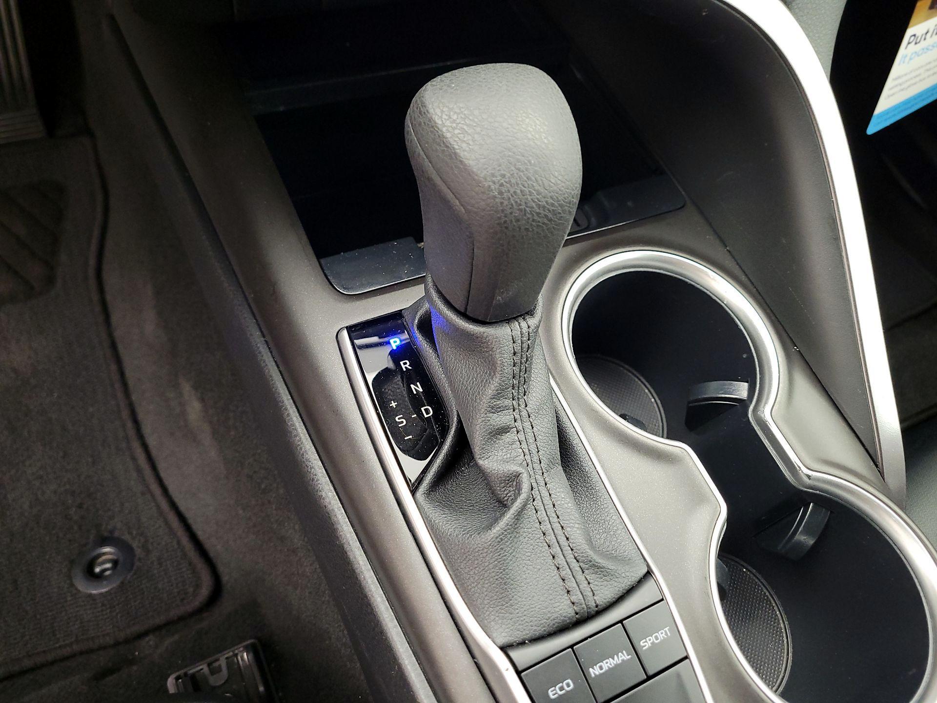 Thumbnail: 2023 Toyota Camry - 17