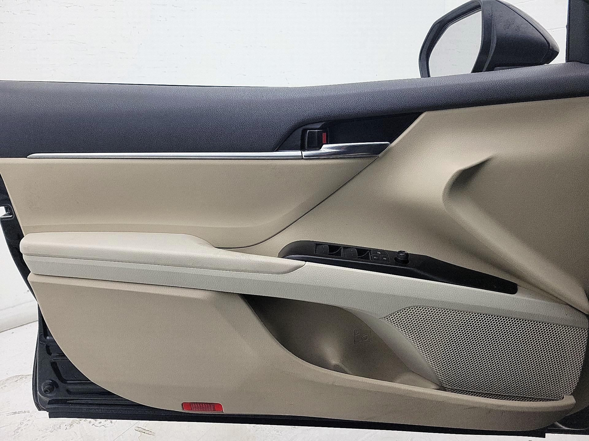 Thumbnail: 2023 Toyota Camry - 12