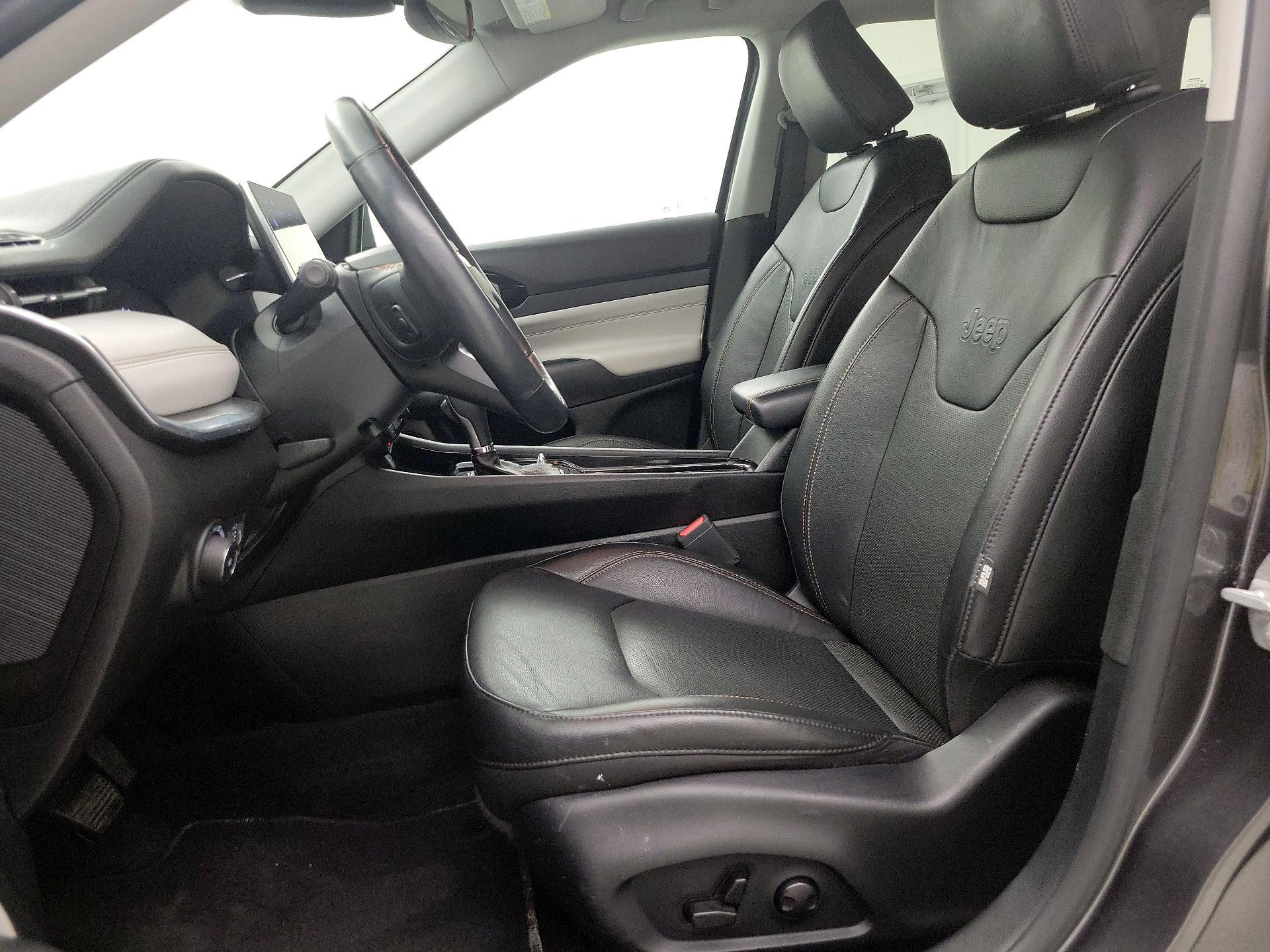 Thumbnail: 2022 Jeep Compass - 11