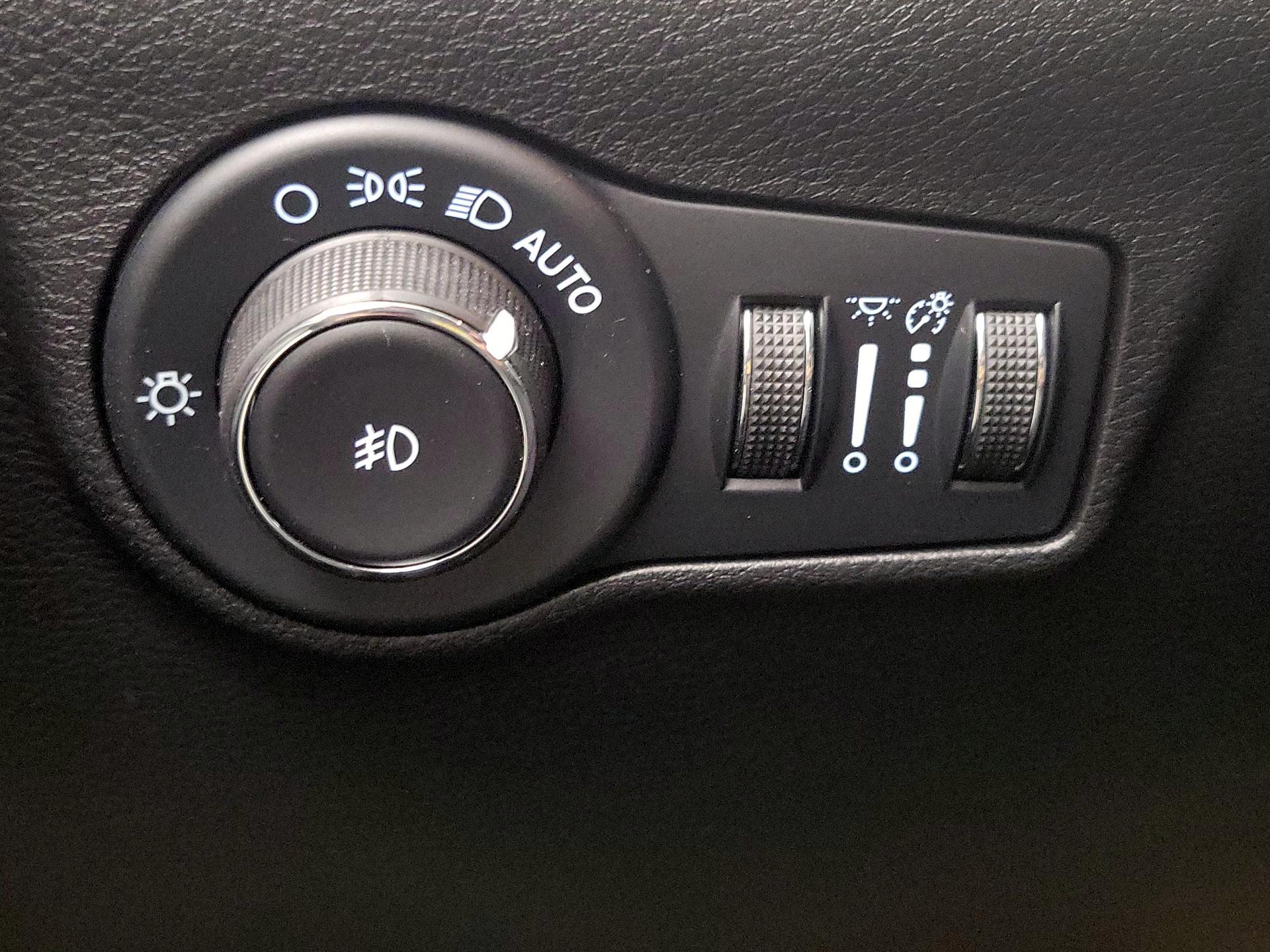 Thumbnail: 2022 Jeep Compass - 13