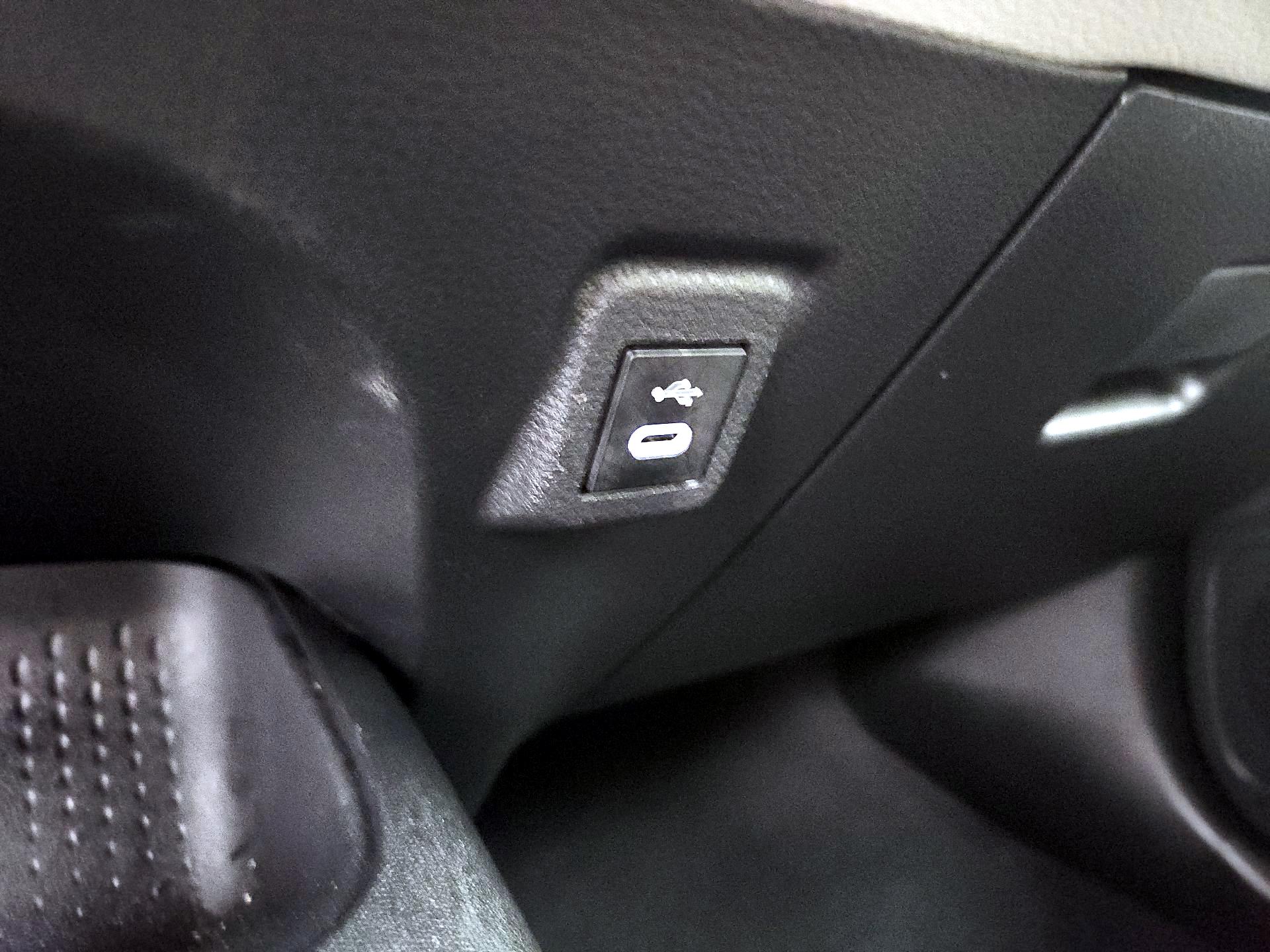 Thumbnail: 2025 Toyota Corolla - 18