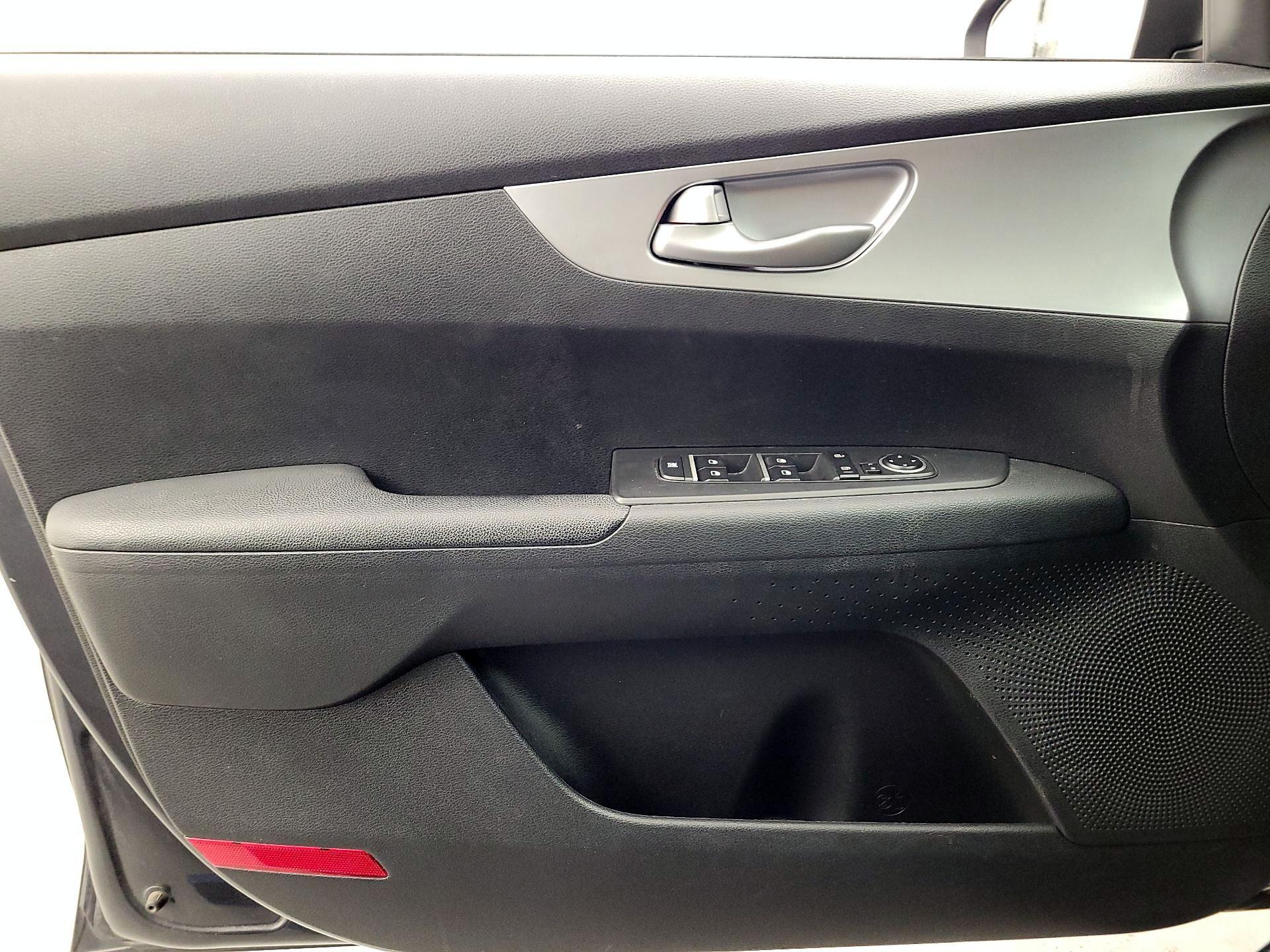 Thumbnail: 2022 Kia Forte - 12