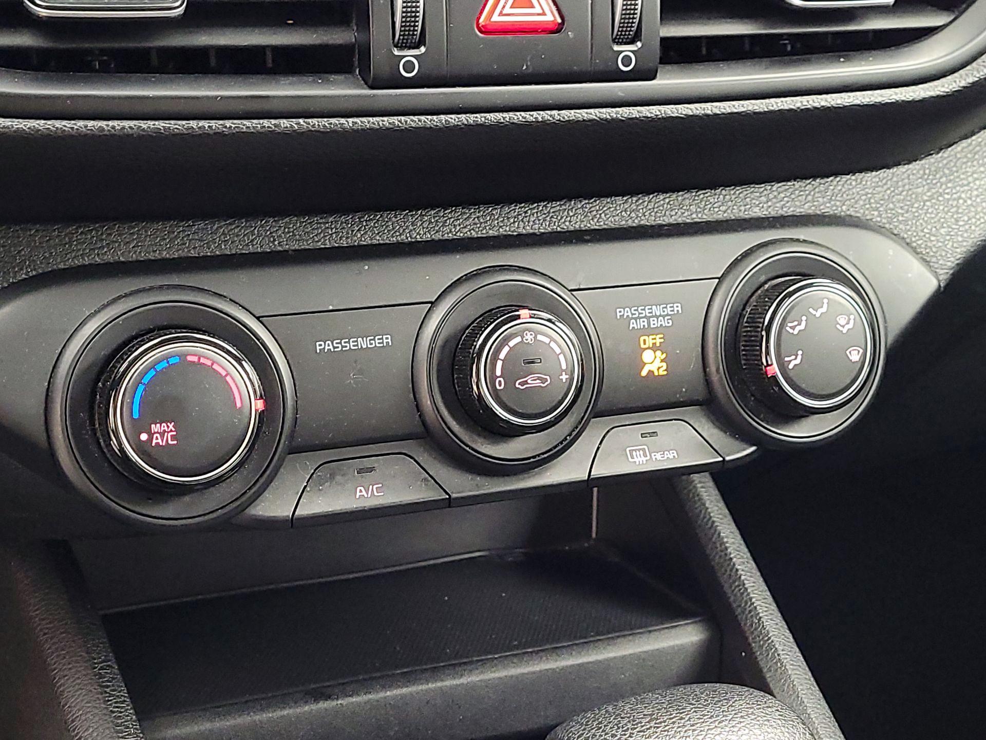 Thumbnail: 2022 Kia Forte - 16