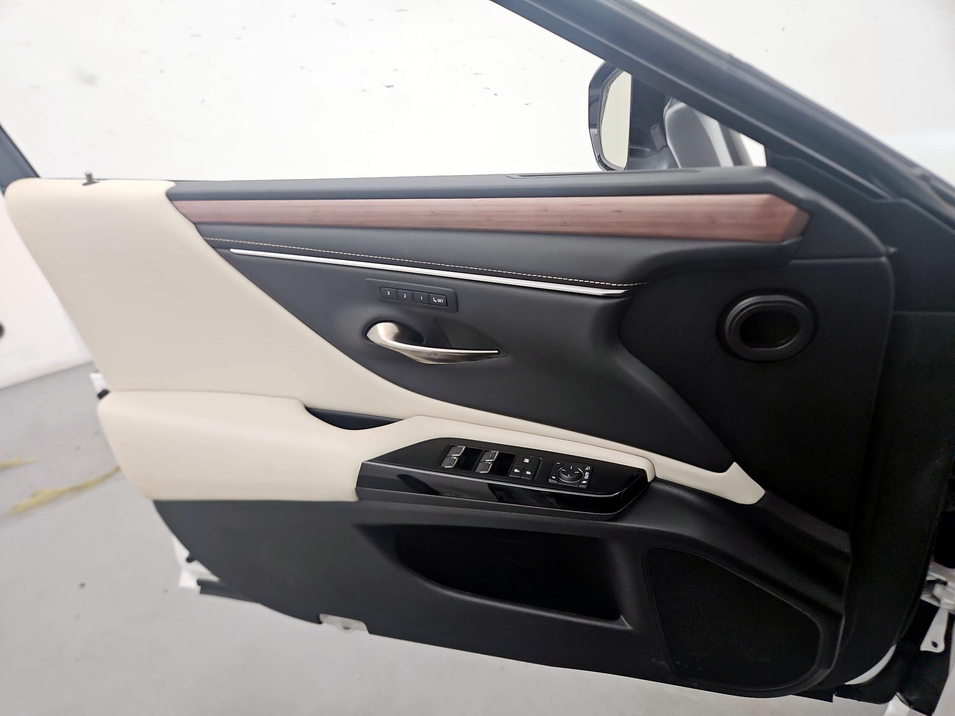 Thumbnail: 2023 Lexus ES - 12