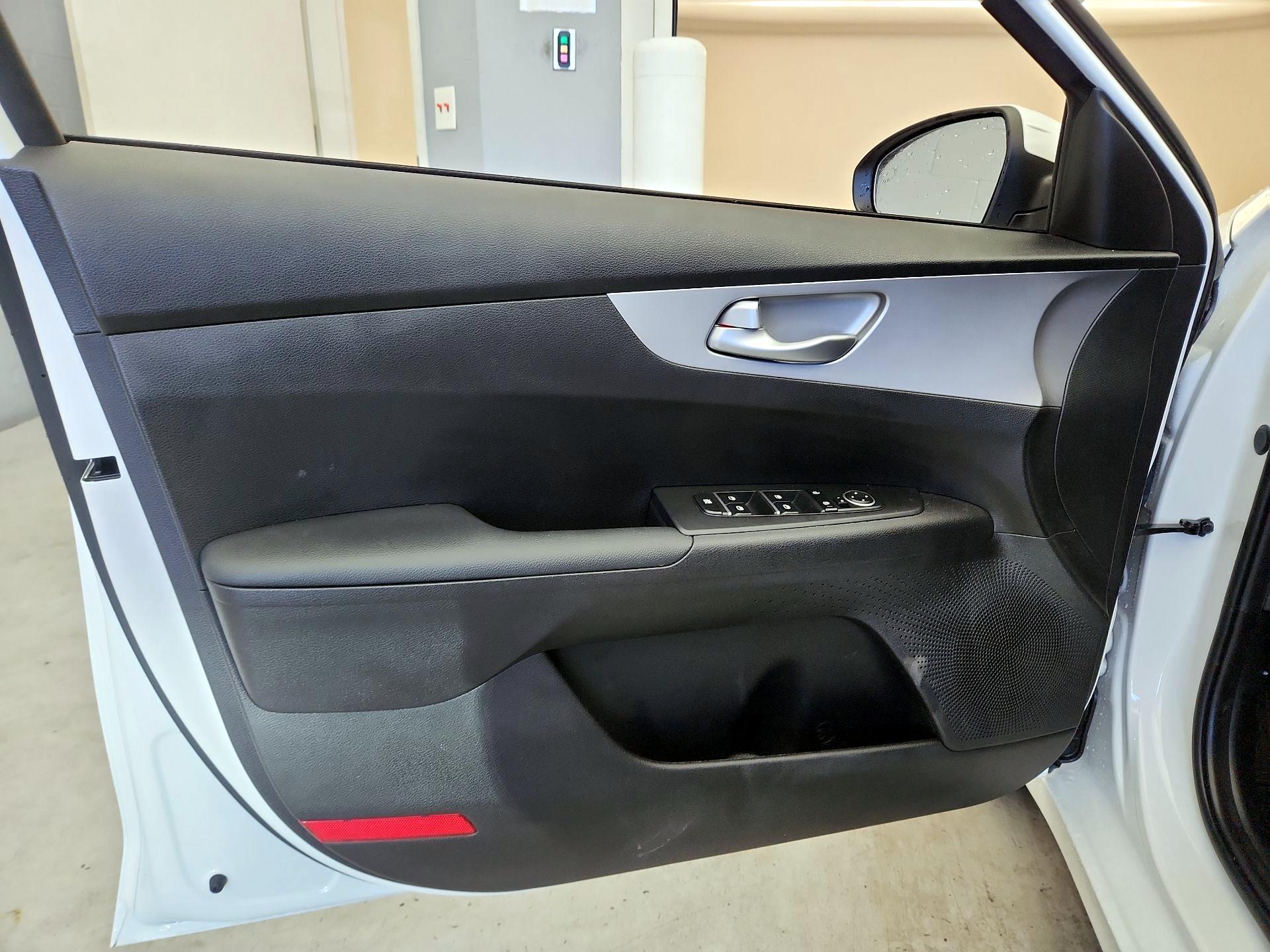 Thumbnail: 2023 Kia Forte - 12