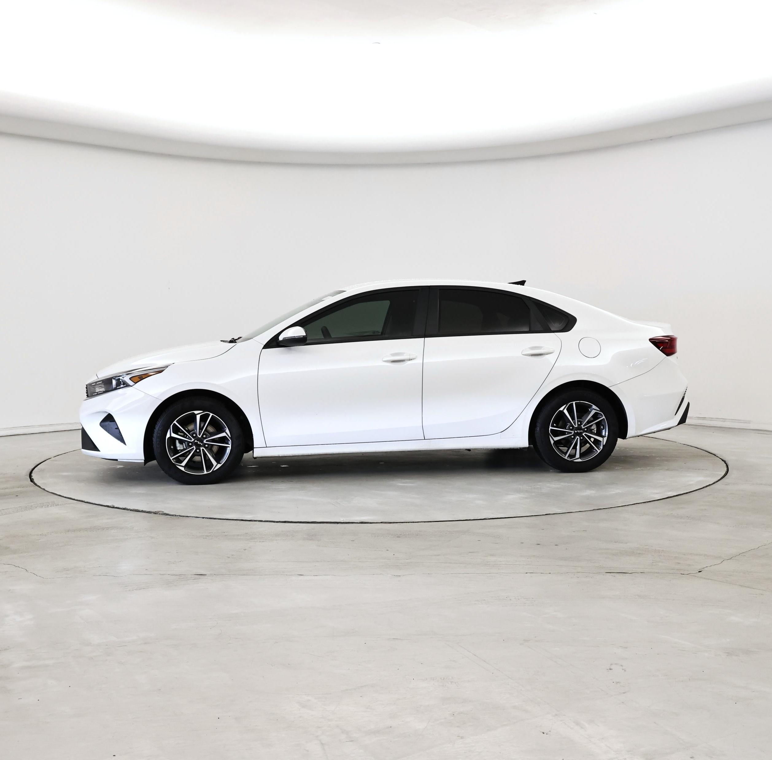 Thumbnail: 2023 Kia Forte - 3