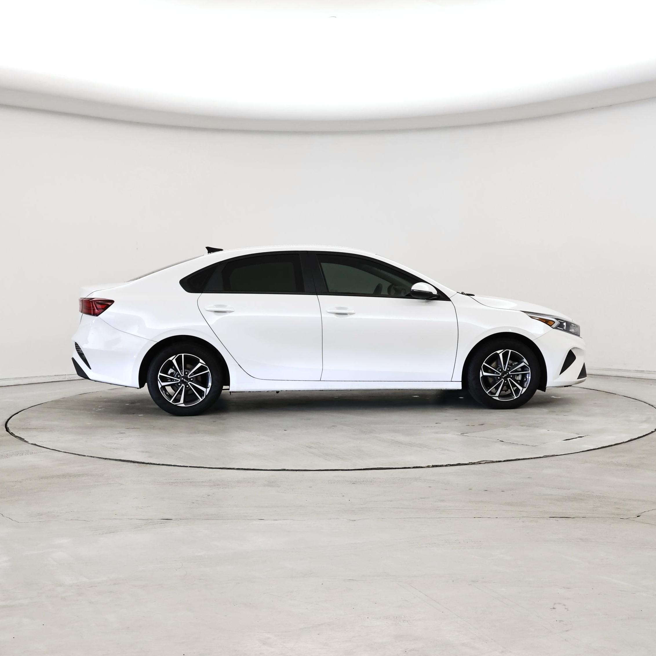 Thumbnail: 2023 Kia Forte - 7