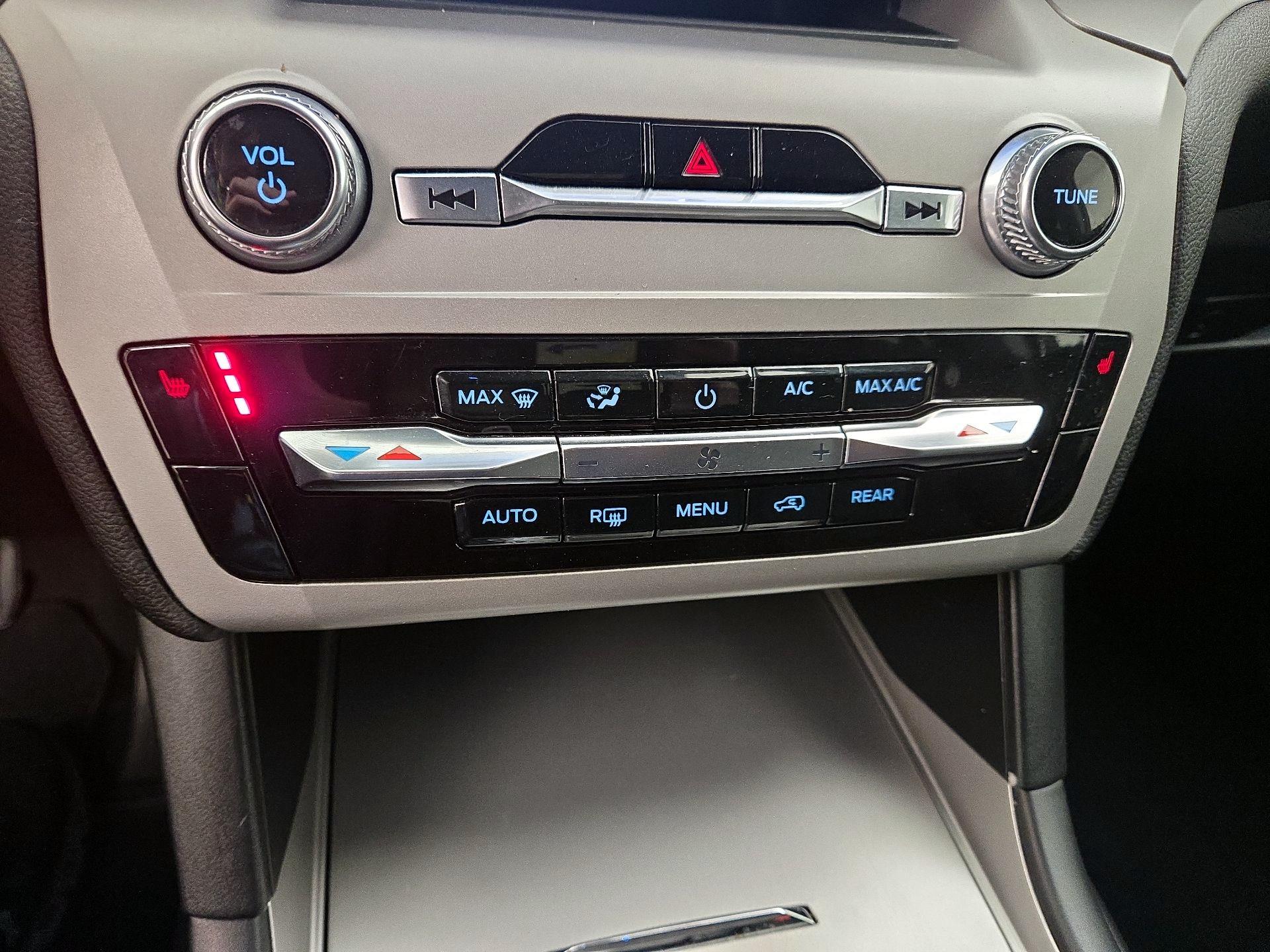 Thumbnail: 2022 Ford Explorer - 16