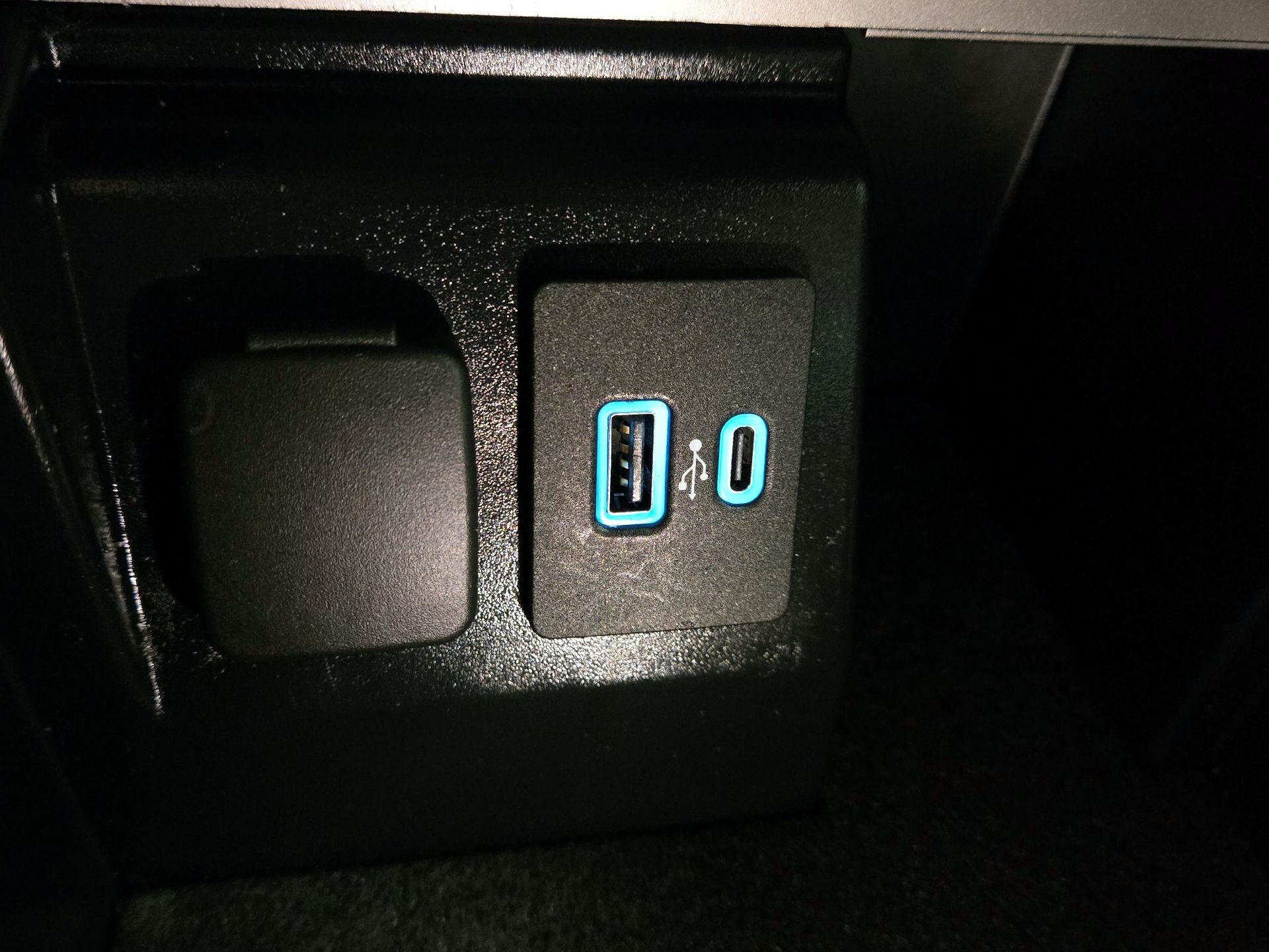 Thumbnail: 2022 Ford Explorer - 18