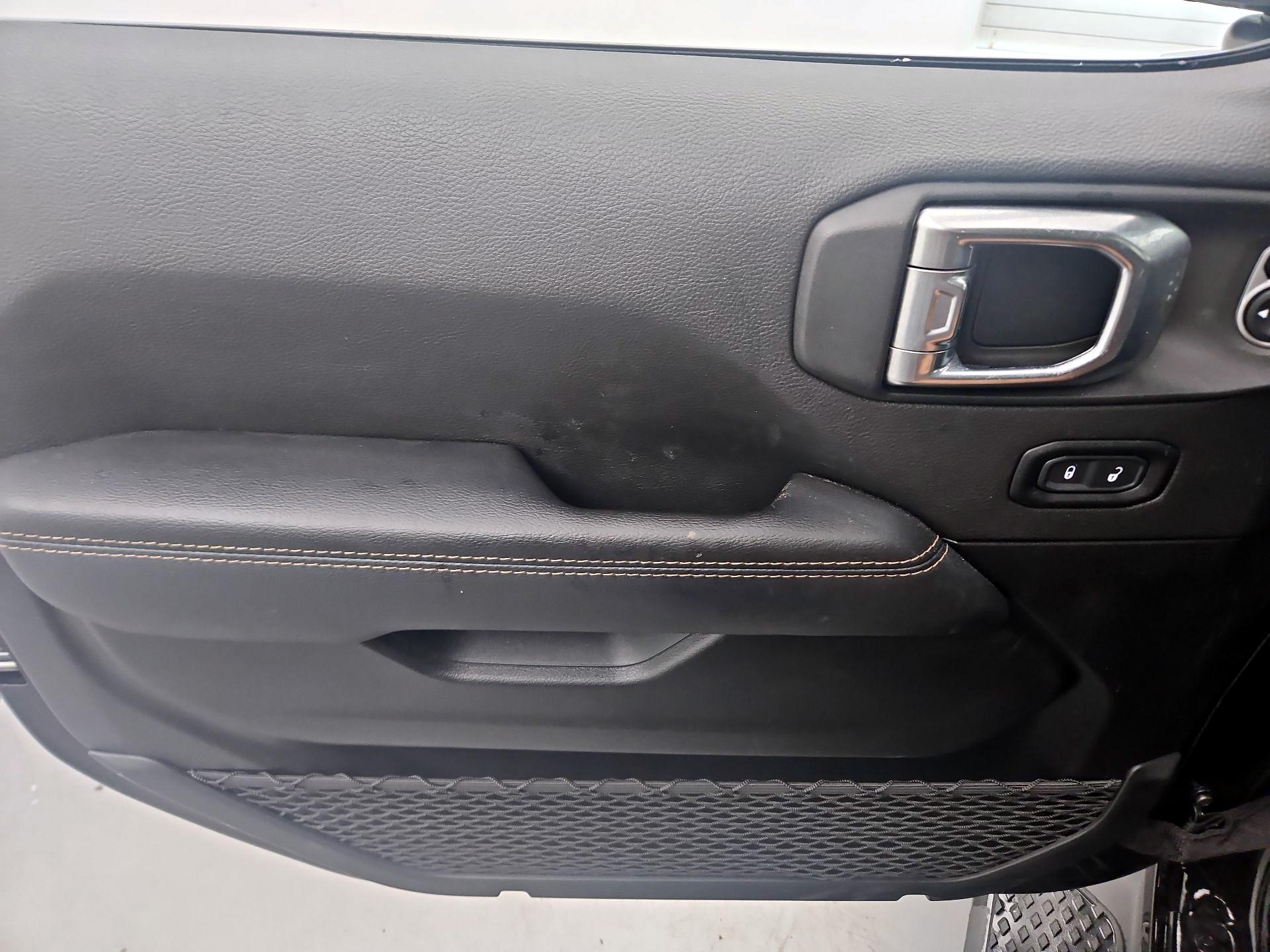 Thumbnail: 2021 Jeep Gladiator - 12