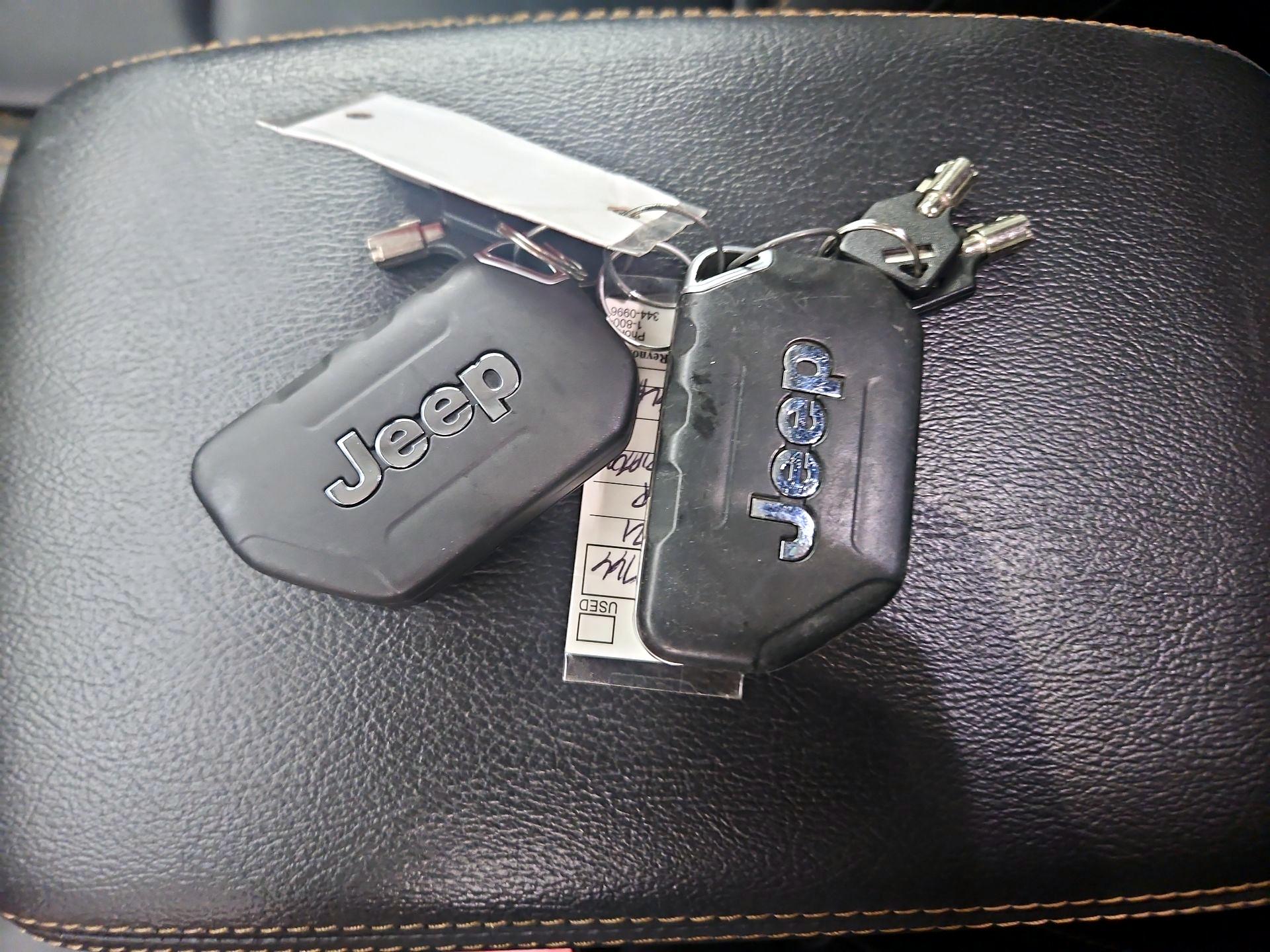 Thumbnail: 2021 Jeep Gladiator - 18