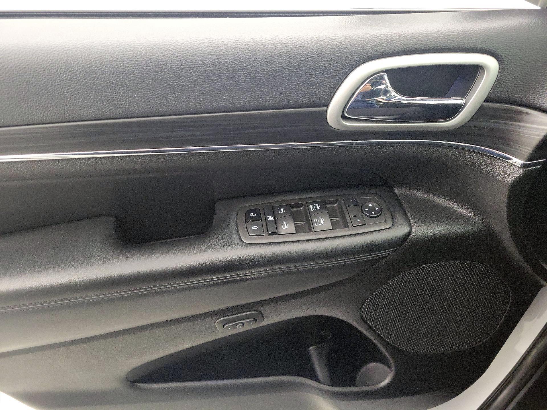 Thumbnail: 2022 Jeep Grand Cherokee - 12