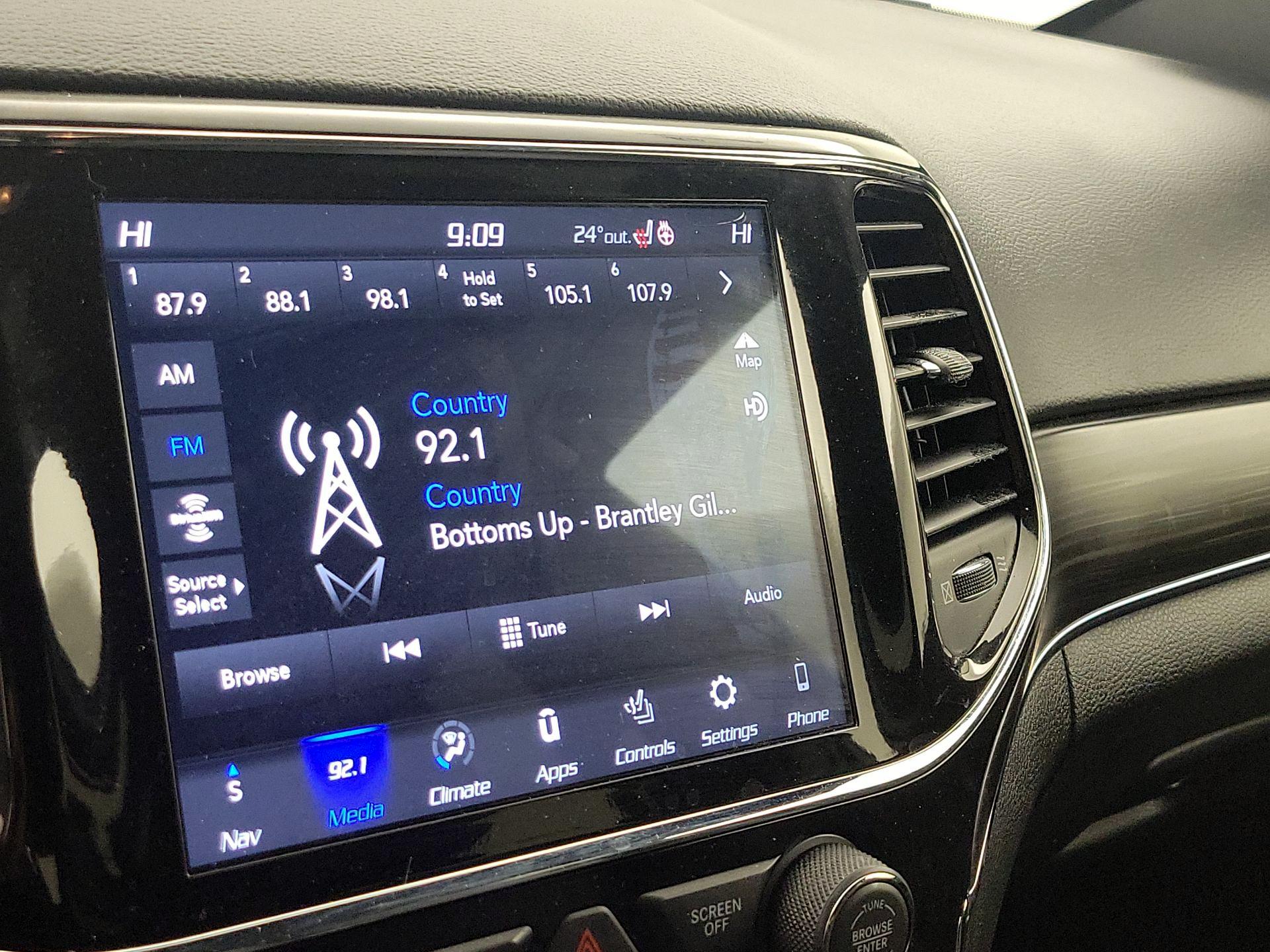 Thumbnail: 2022 Jeep Grand Cherokee - 16