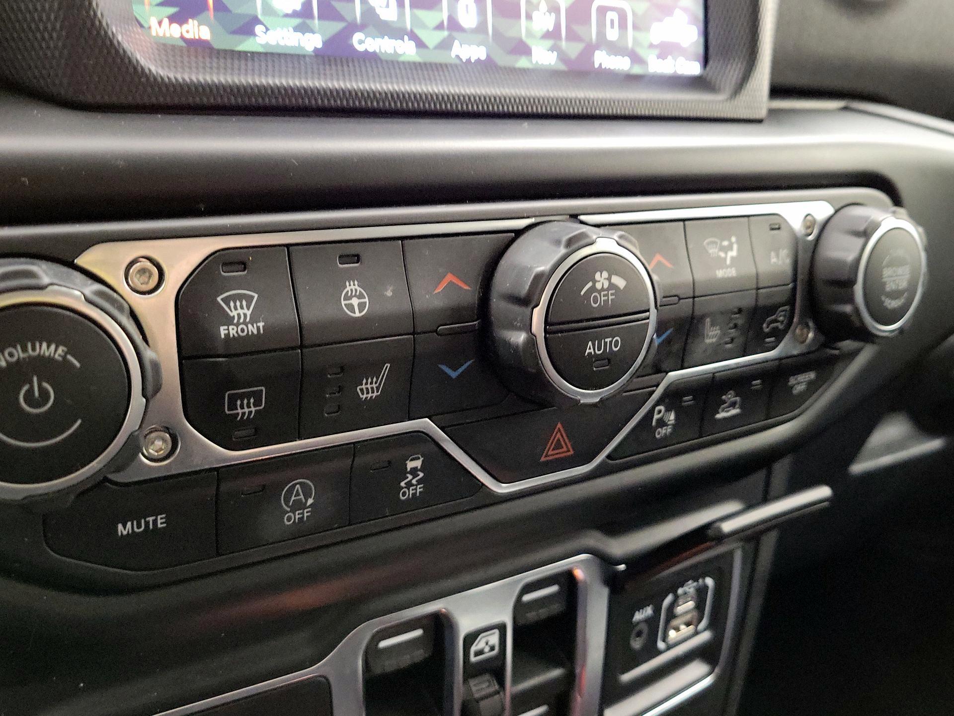 Thumbnail: 2021 Jeep Gladiator - 17