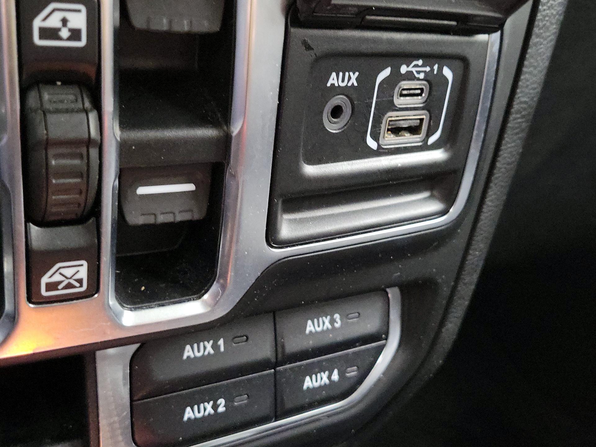 Thumbnail: 2021 Jeep Gladiator - 19