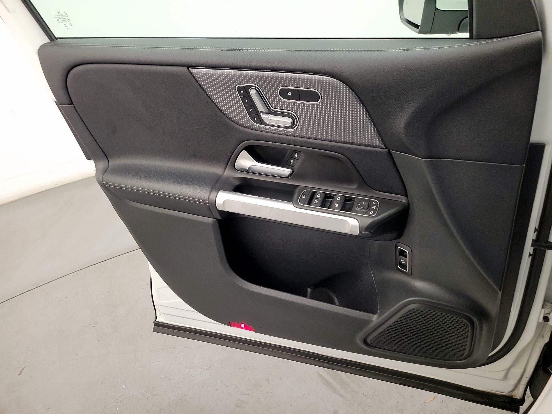 Thumbnail: 2023 Mercedes-Benz GLB - 12