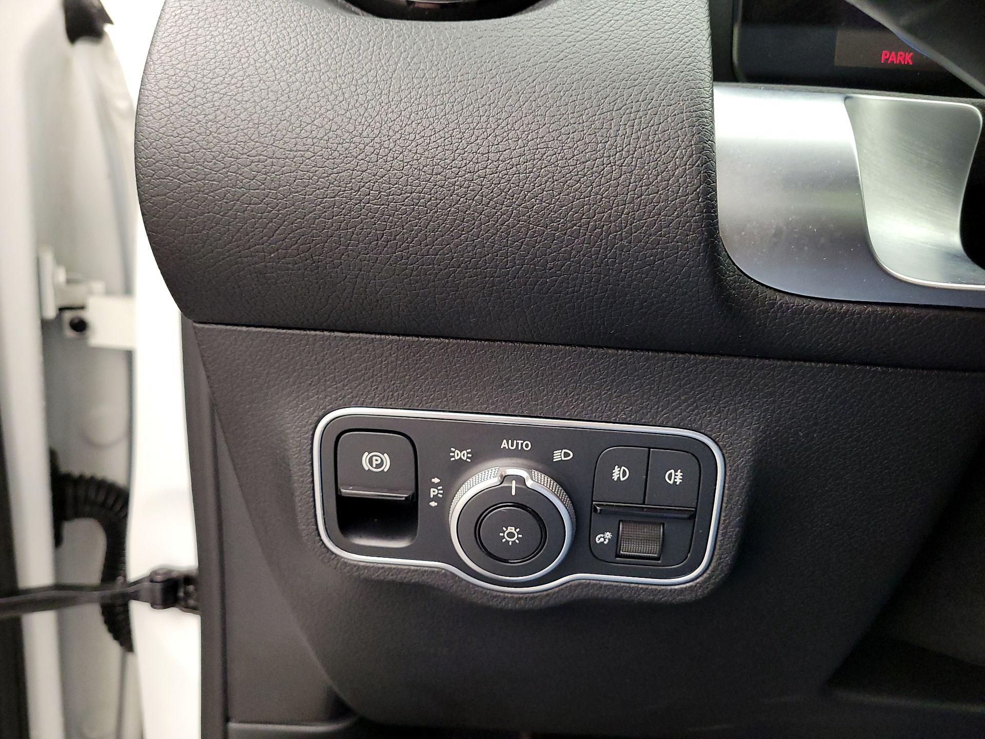 Thumbnail: 2023 Mercedes-Benz GLB - 13