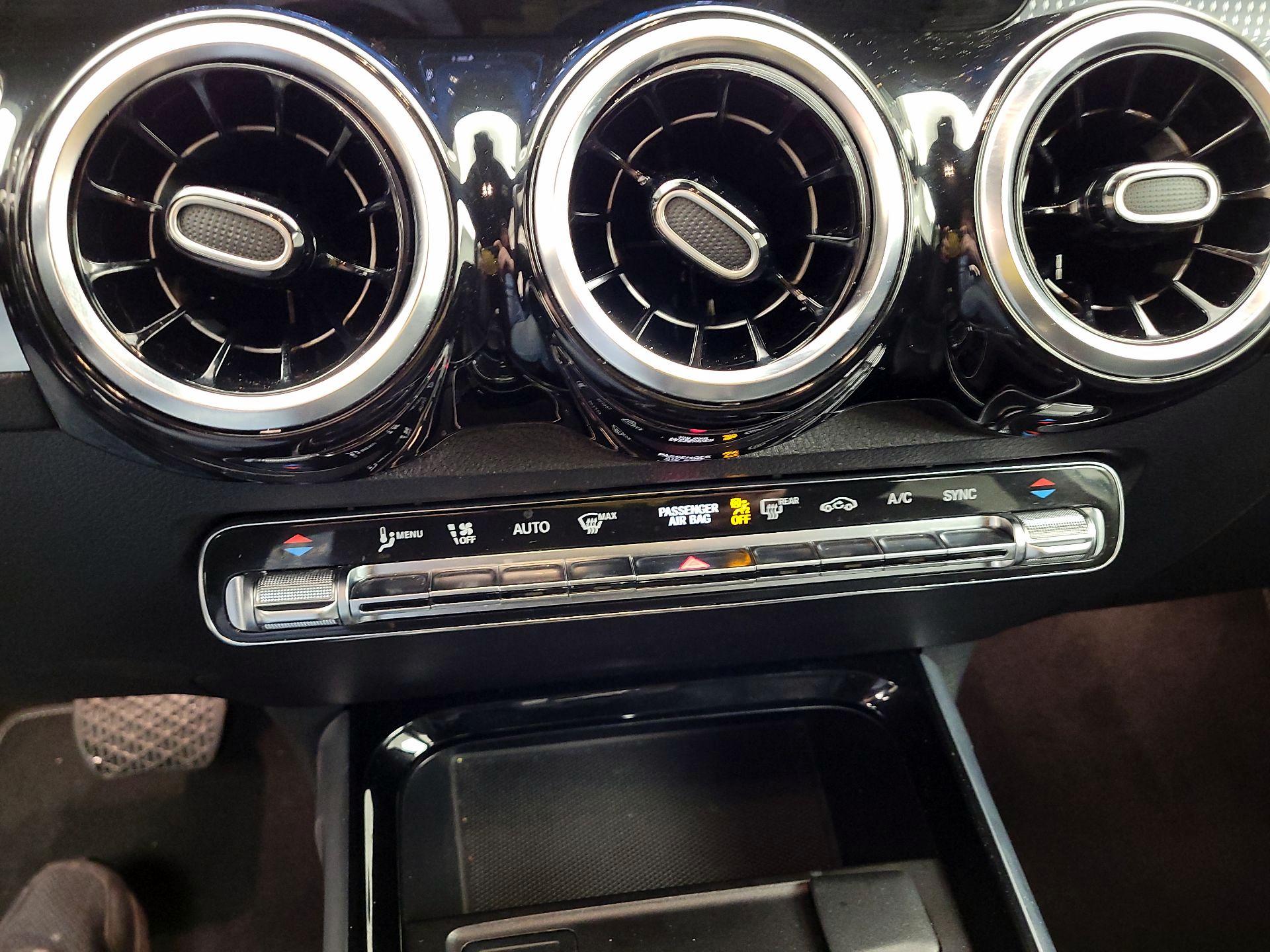 Thumbnail: 2023 Mercedes-Benz GLB - 17