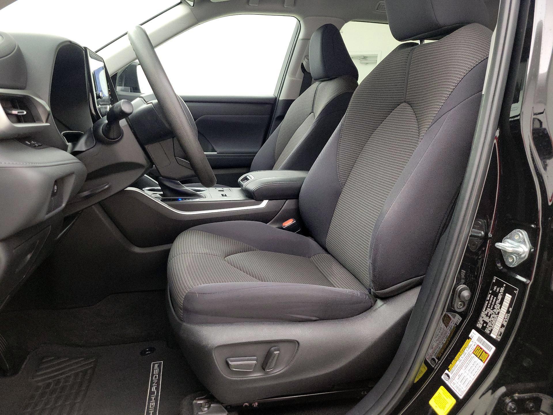 Thumbnail: 2023 Toyota Highlander - 11