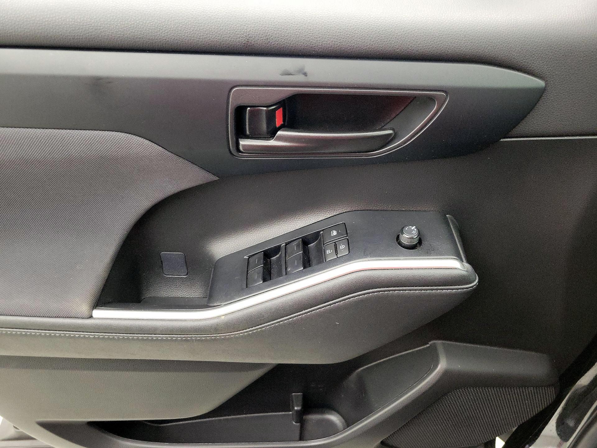 Thumbnail: 2023 Toyota Highlander - 12