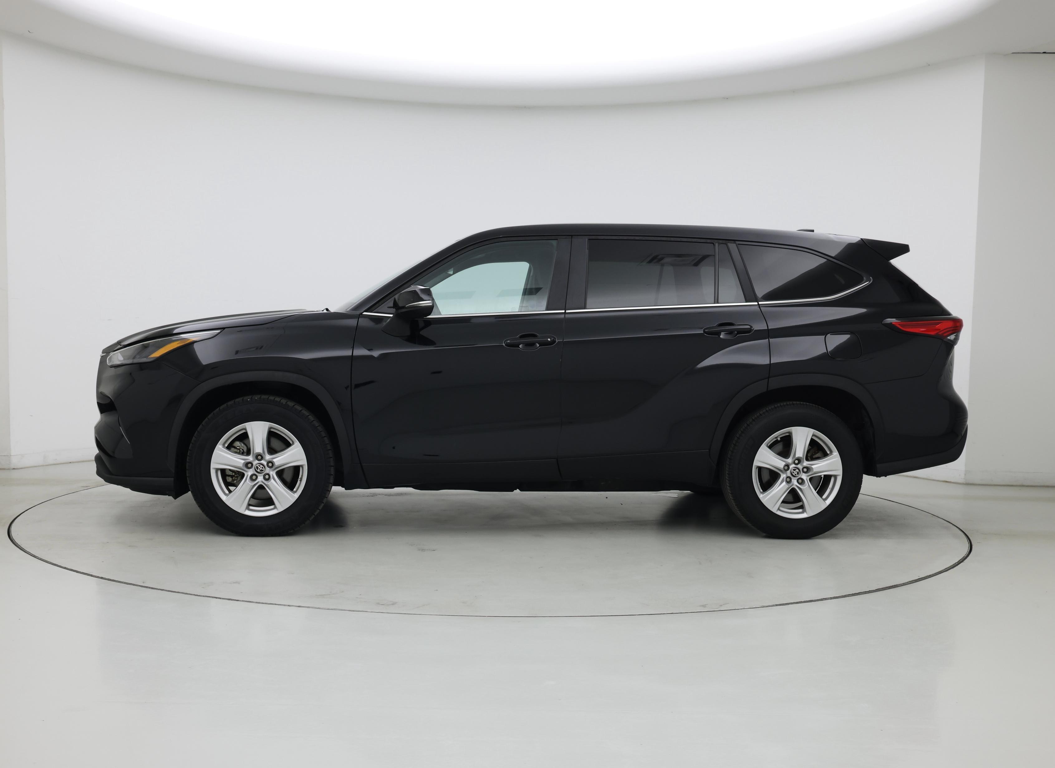 Thumbnail: 2023 Toyota Highlander - 3