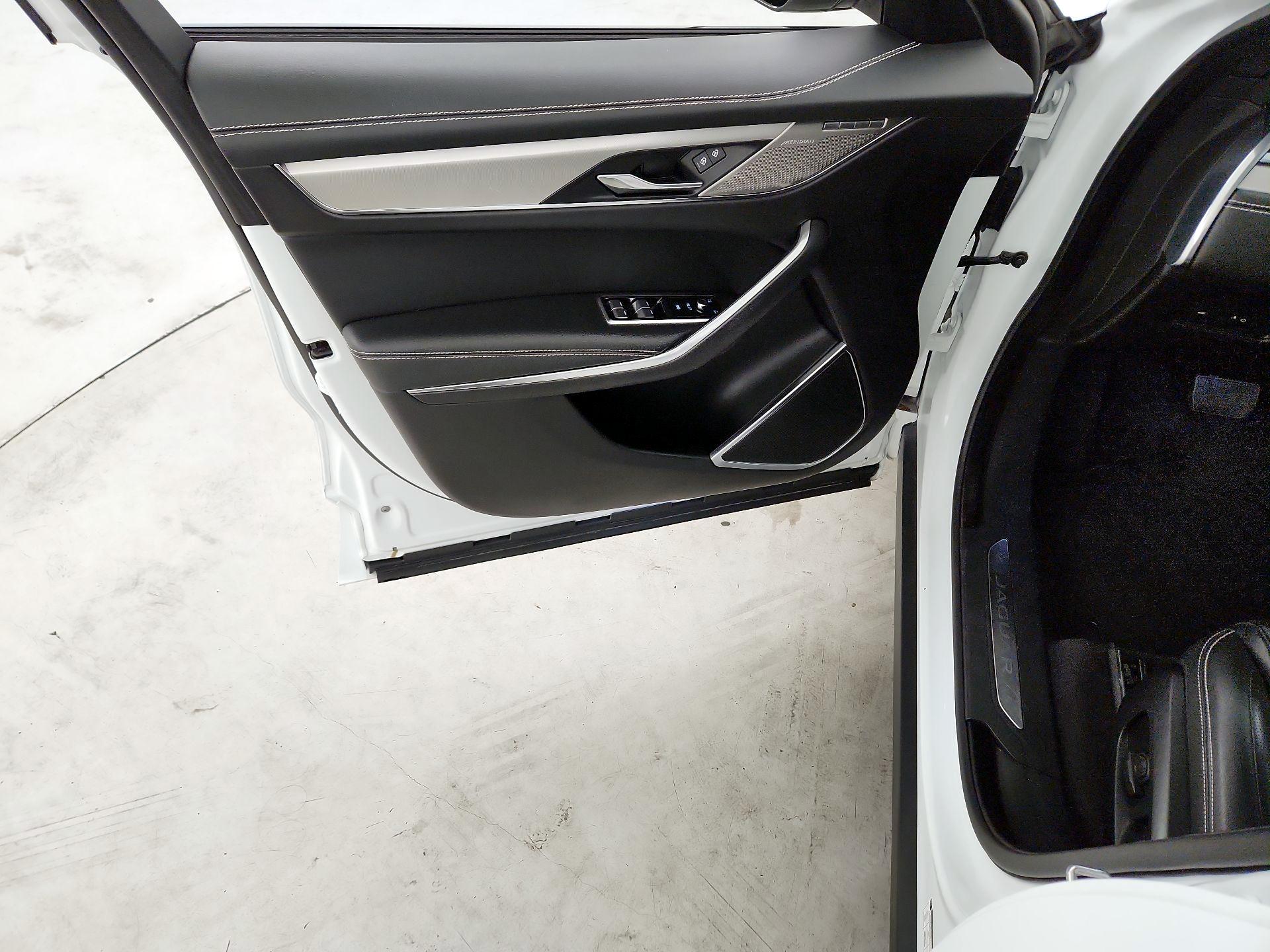 Thumbnail: 2024 Jaguar F-Pace - 12