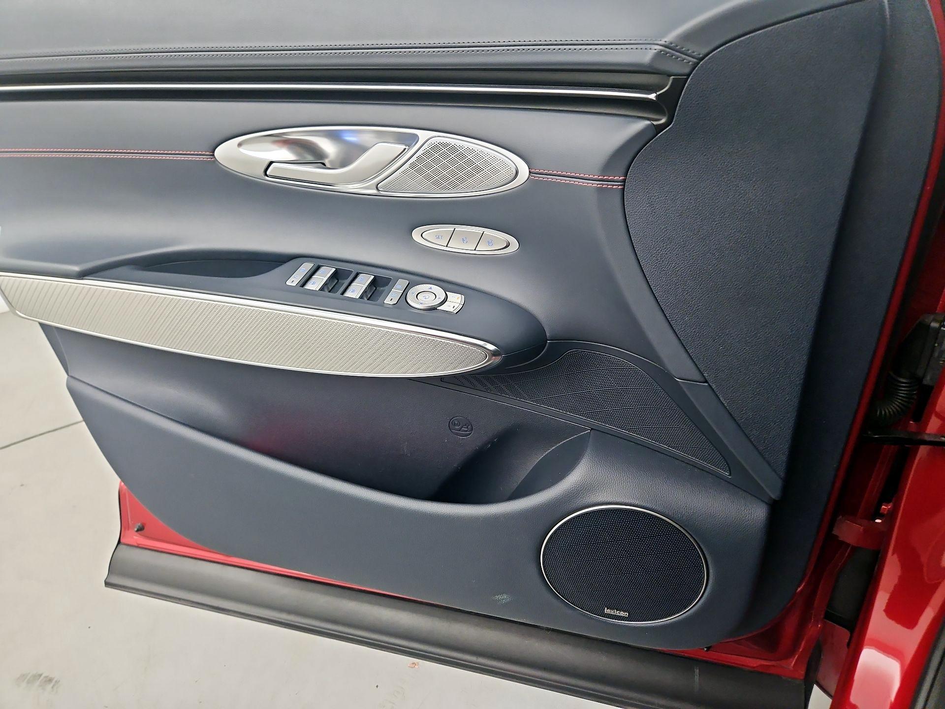 Thumbnail: 2023 Genesis GV70 - 12