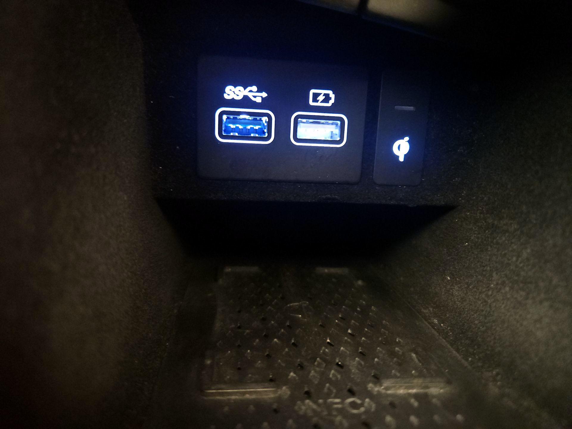 Thumbnail: 2023 Genesis GV70 - 19