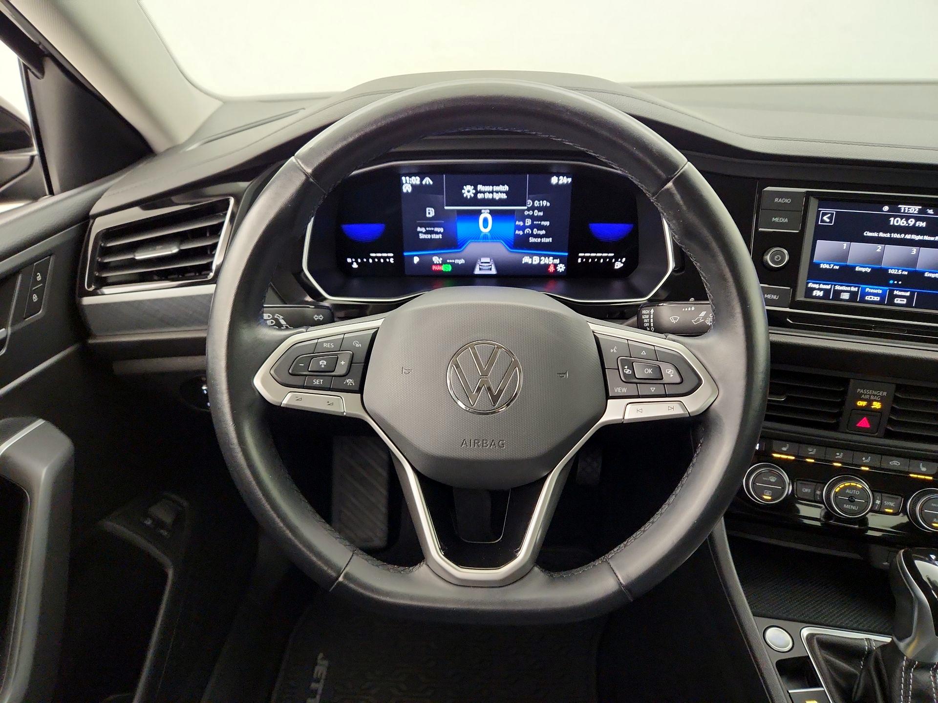 Thumbnail: 2022 Volkswagen Jetta - 10