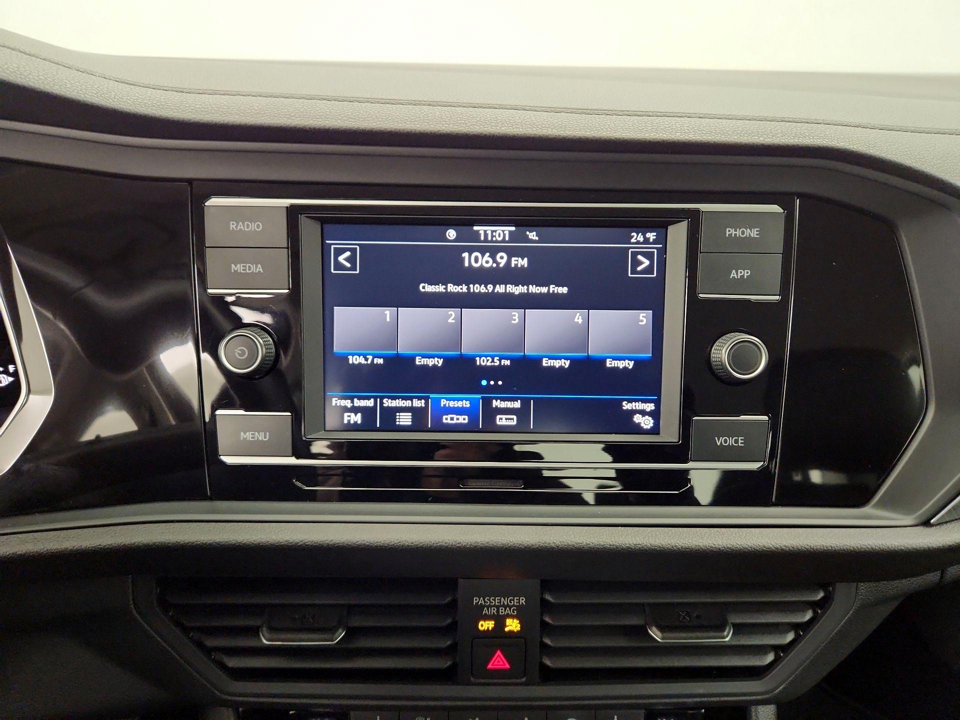 Thumbnail: 2022 Volkswagen Jetta - 15