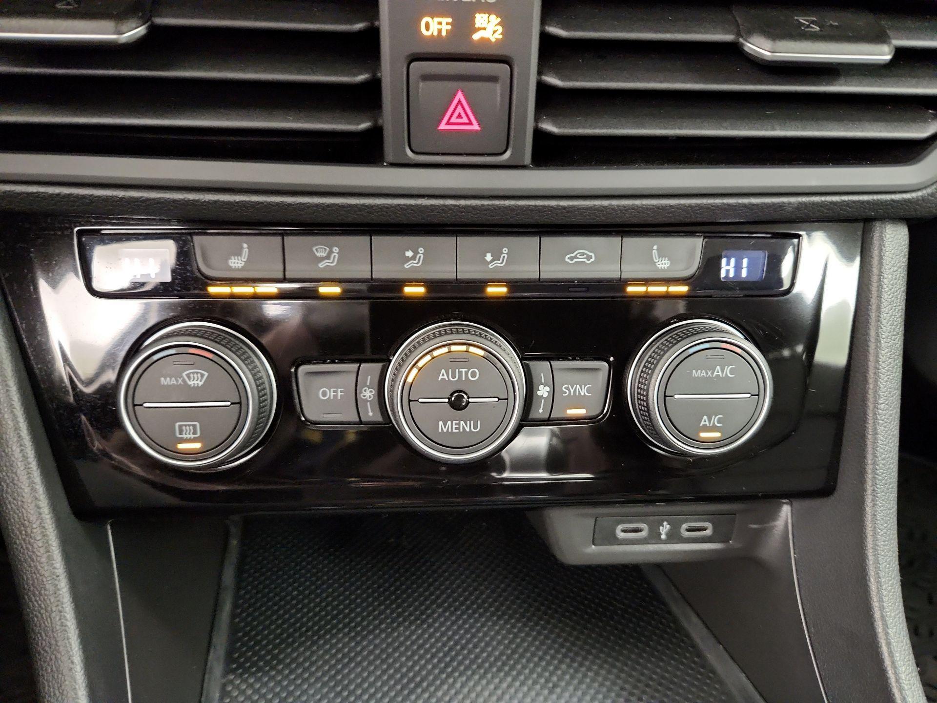 Thumbnail: 2022 Volkswagen Jetta - 16