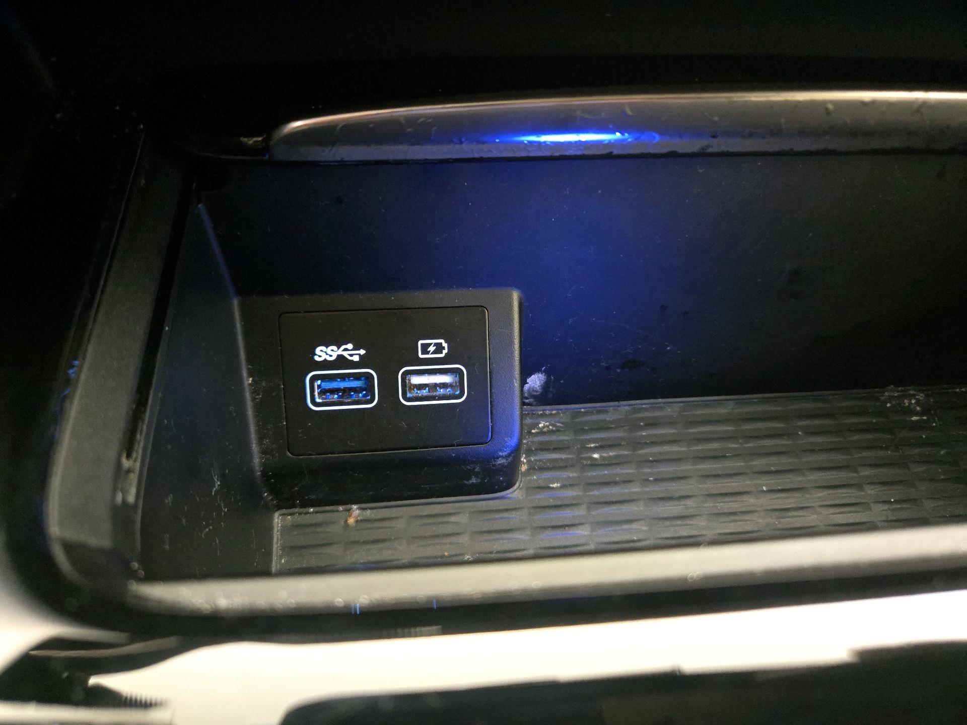 Thumbnail: 2021 Genesis GV80 - 19