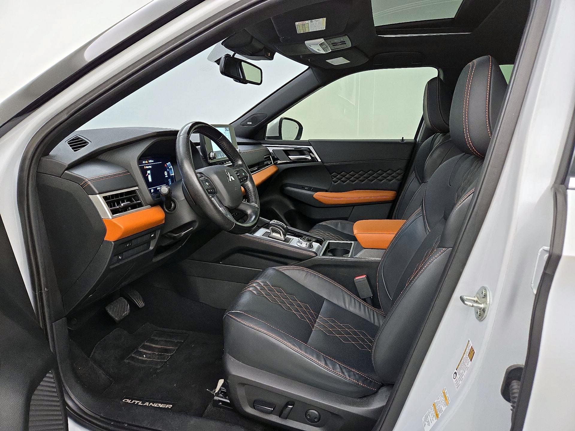 Thumbnail: 2022 Mitsubishi Outlander - 11