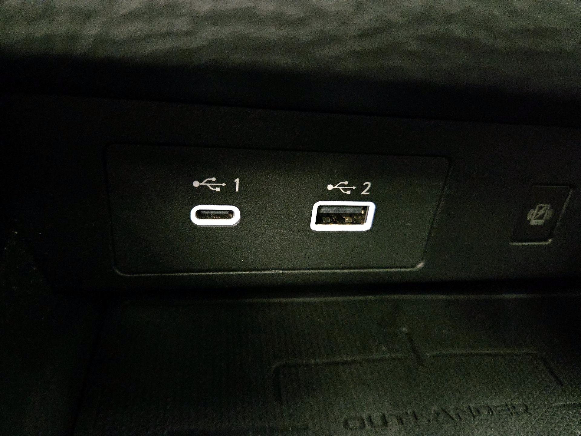 Thumbnail: 2022 Mitsubishi Outlander - 19