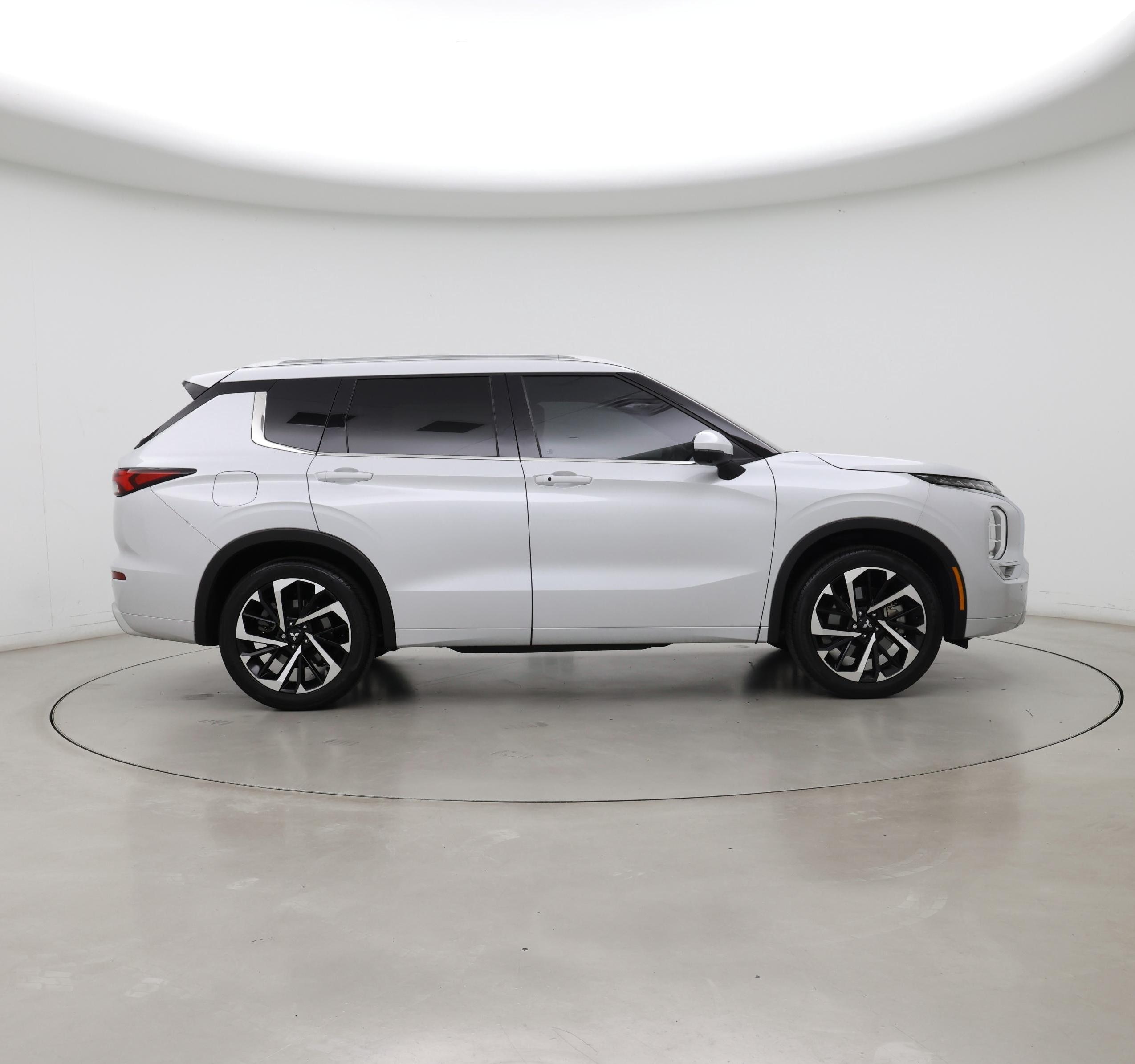Thumbnail: 2022 Mitsubishi Outlander - 7